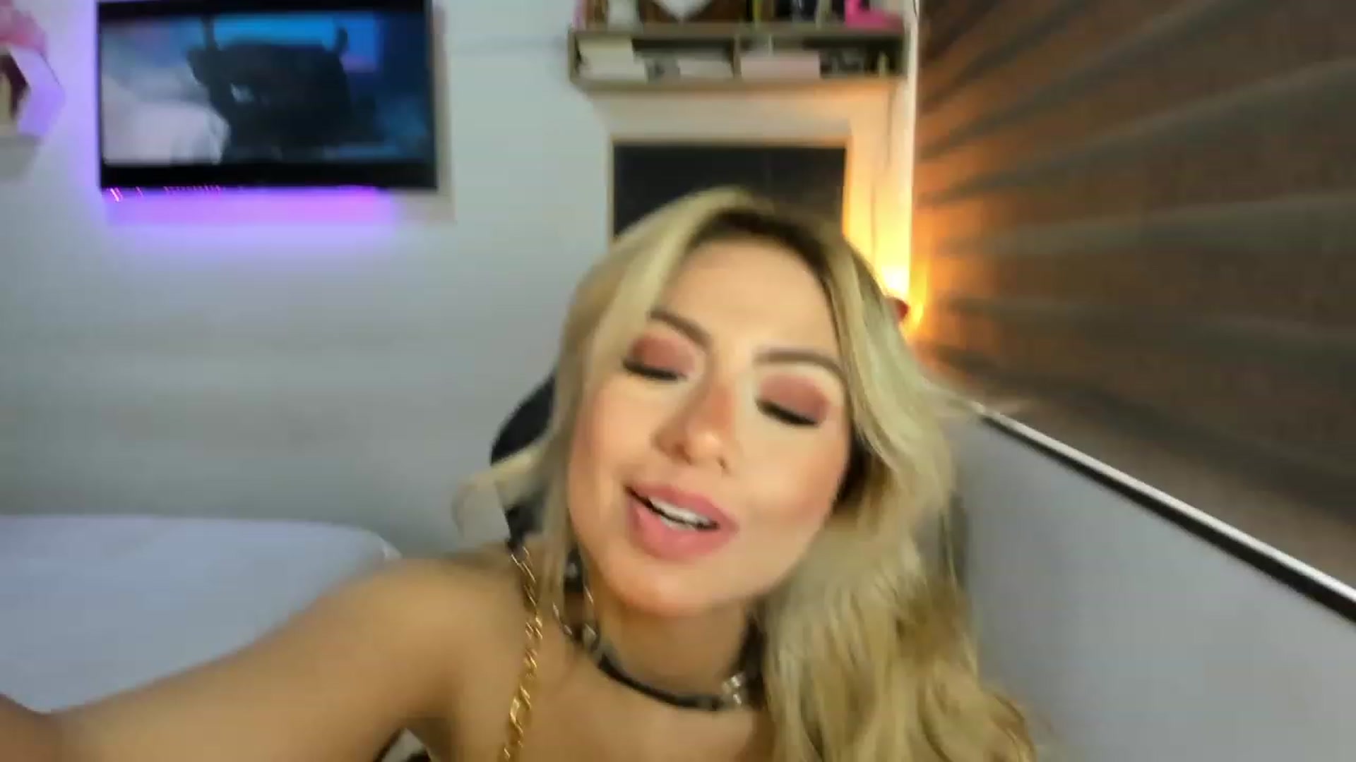 Gallery image thumbnail from Sam_Smiths's myfreecams stream on, 12/22/2022, 23:16 image 1 of 20