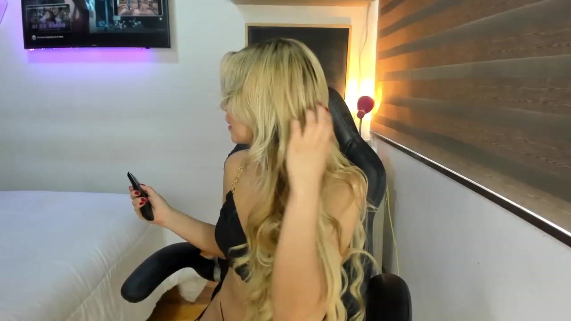 Gallery image thumbnail from Sam_Smiths's myfreecams stream on, 12/22/2022, 23:16 image 2 of 20