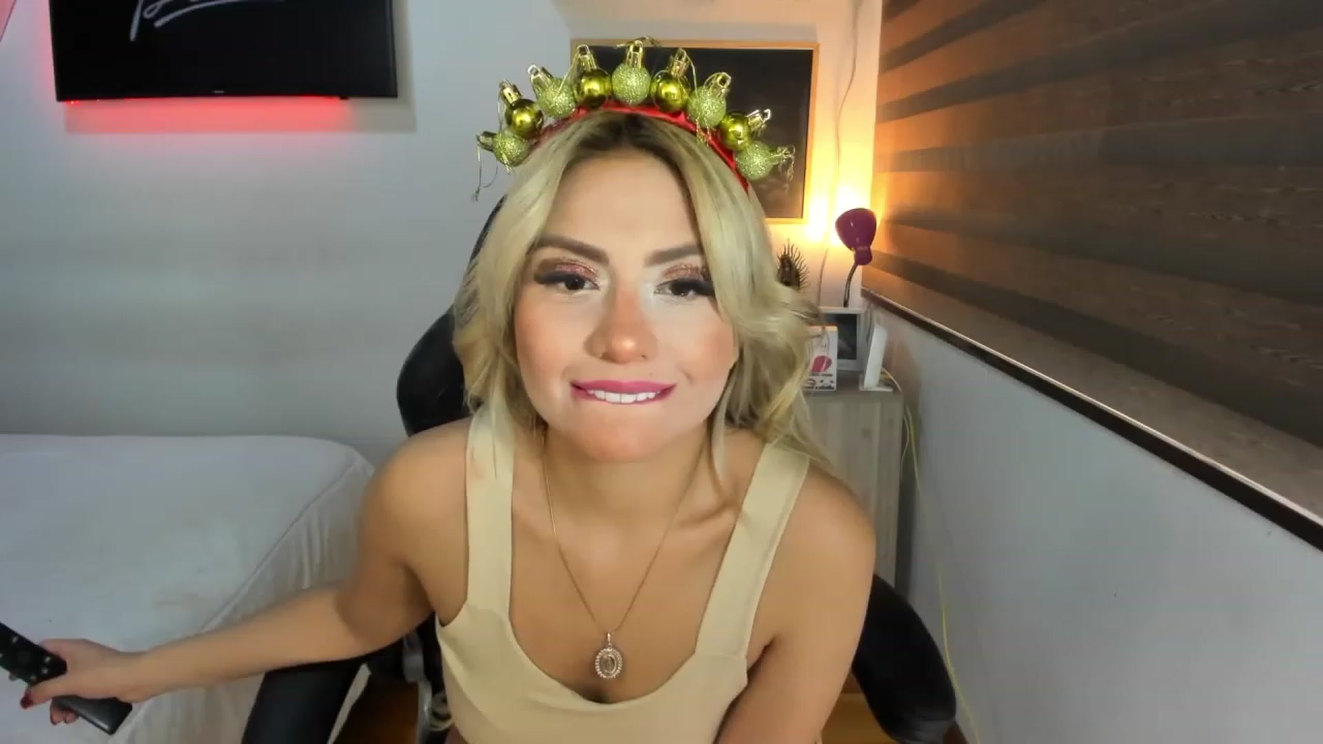 Gallery image thumbnail from Sam_Smiths's myfreecams stream on, 12/25/2022, 23:47 image 2 of 20