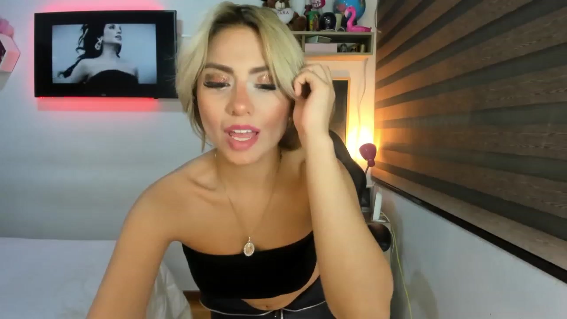 Gallery image thumbnail from Sam_Smiths's myfreecams stream on, 12/26/2022, 24:33 image 7 of 20