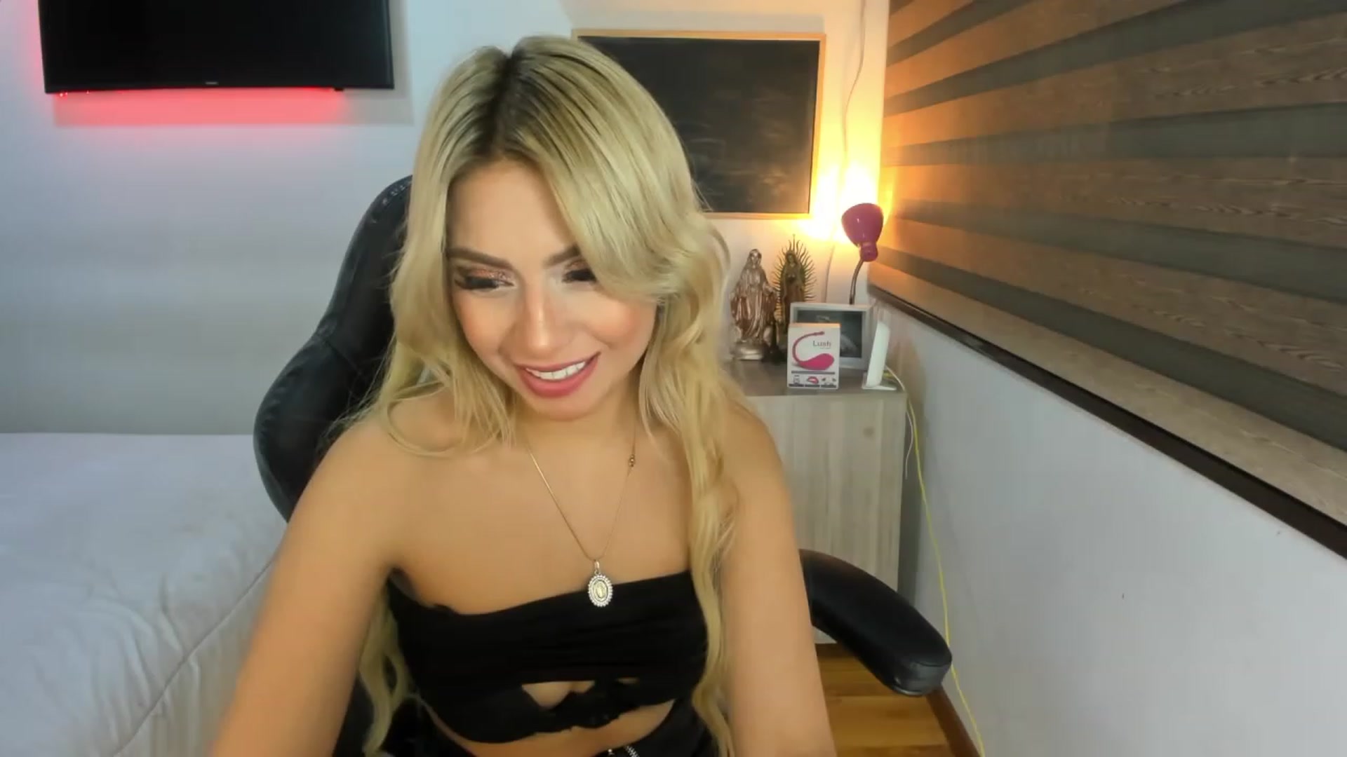 Gallery image thumbnail from Sam_Smiths's myfreecams stream on, 12/26/2022, 02:01 image 12 of 20
