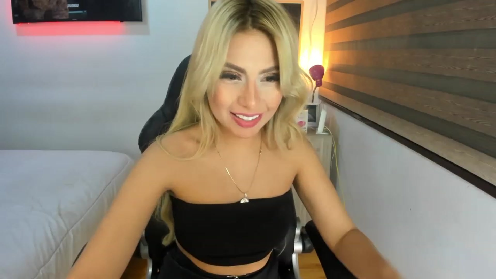 Gallery image thumbnail from Sam_Smiths's myfreecams stream on, 12/26/2022, 02:01 image 5 of 20