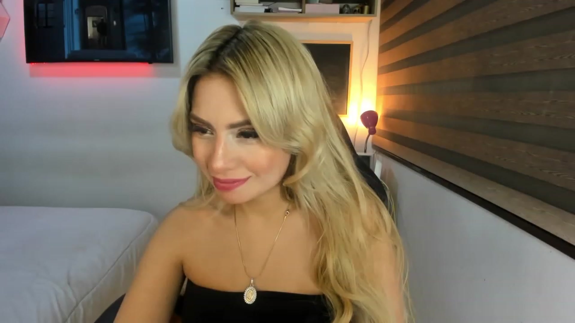 Gallery image thumbnail from Sam_Smiths's myfreecams stream on, 12/26/2022, 02:01 image 1 of 20