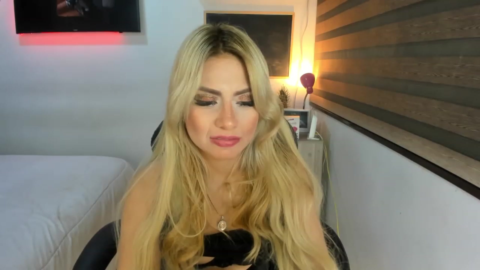 Gallery image thumbnail from Sam_Smiths's myfreecams stream on, 12/26/2022, 02:01 image 10 of 20