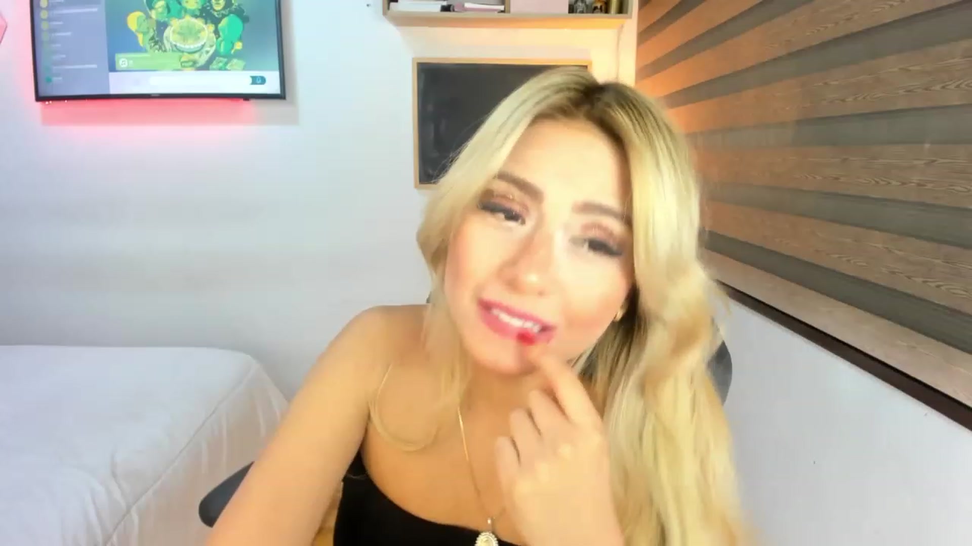 Gallery image thumbnail from Sam_Smiths's myfreecams stream on, 12/26/2022, 02:01 image 6 of 20