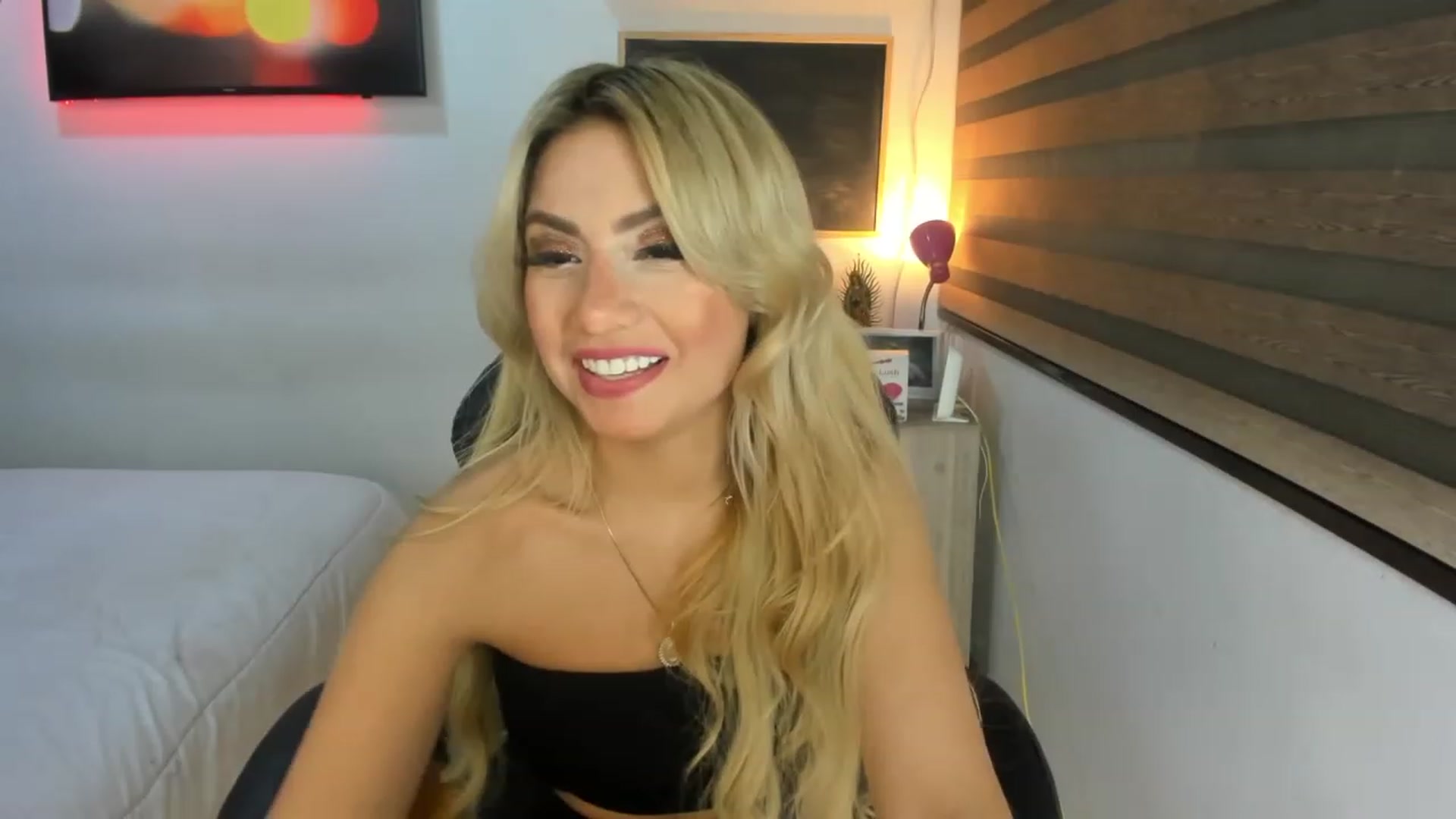 Gallery image thumbnail from Sam_Smiths's myfreecams stream on, 12/26/2022, 02:01 image 9 of 20