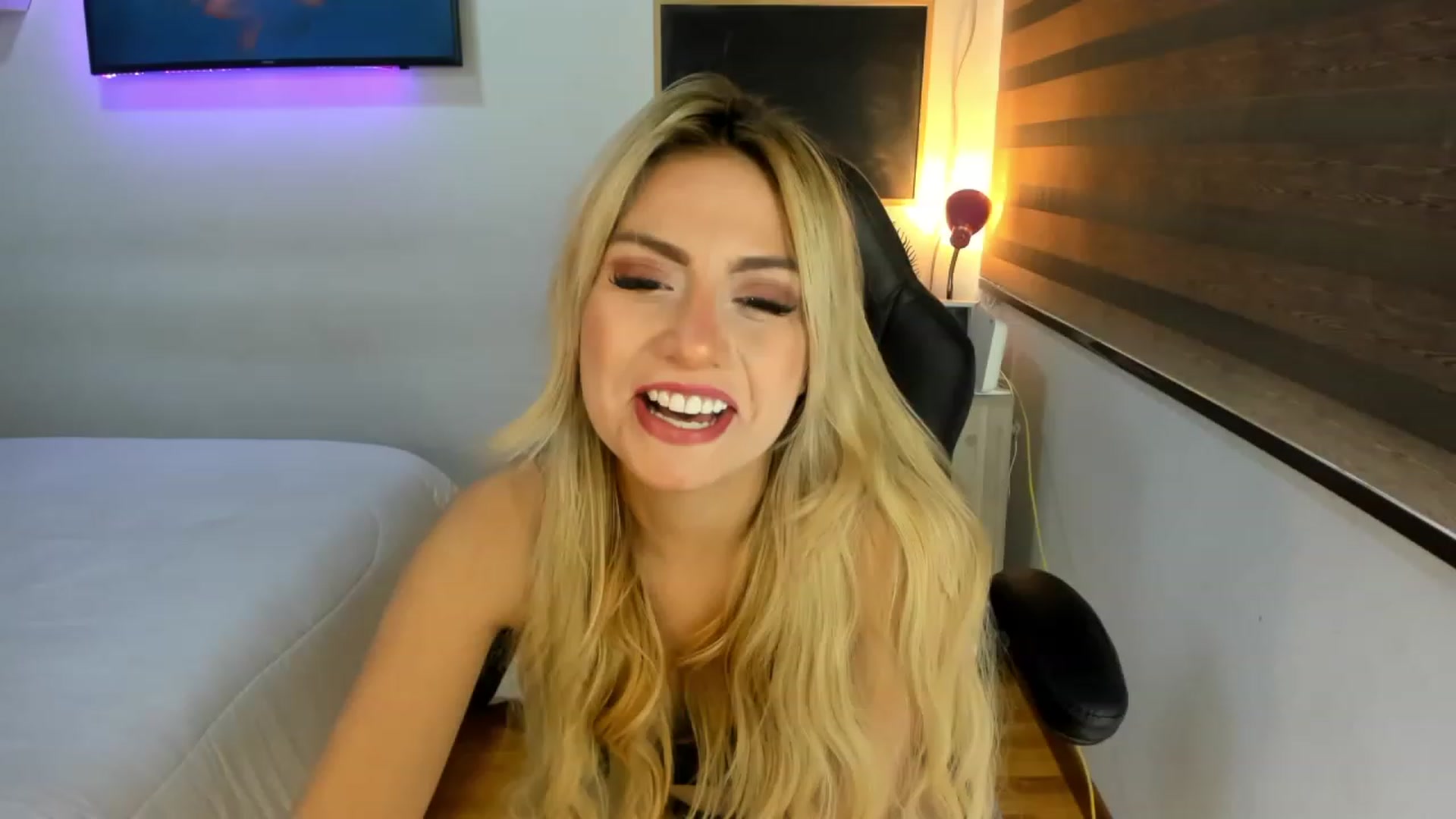 Gallery image thumbnail from Sam_Smiths's myfreecams stream on, 12/31/2022, 21:59 image 9 of 20