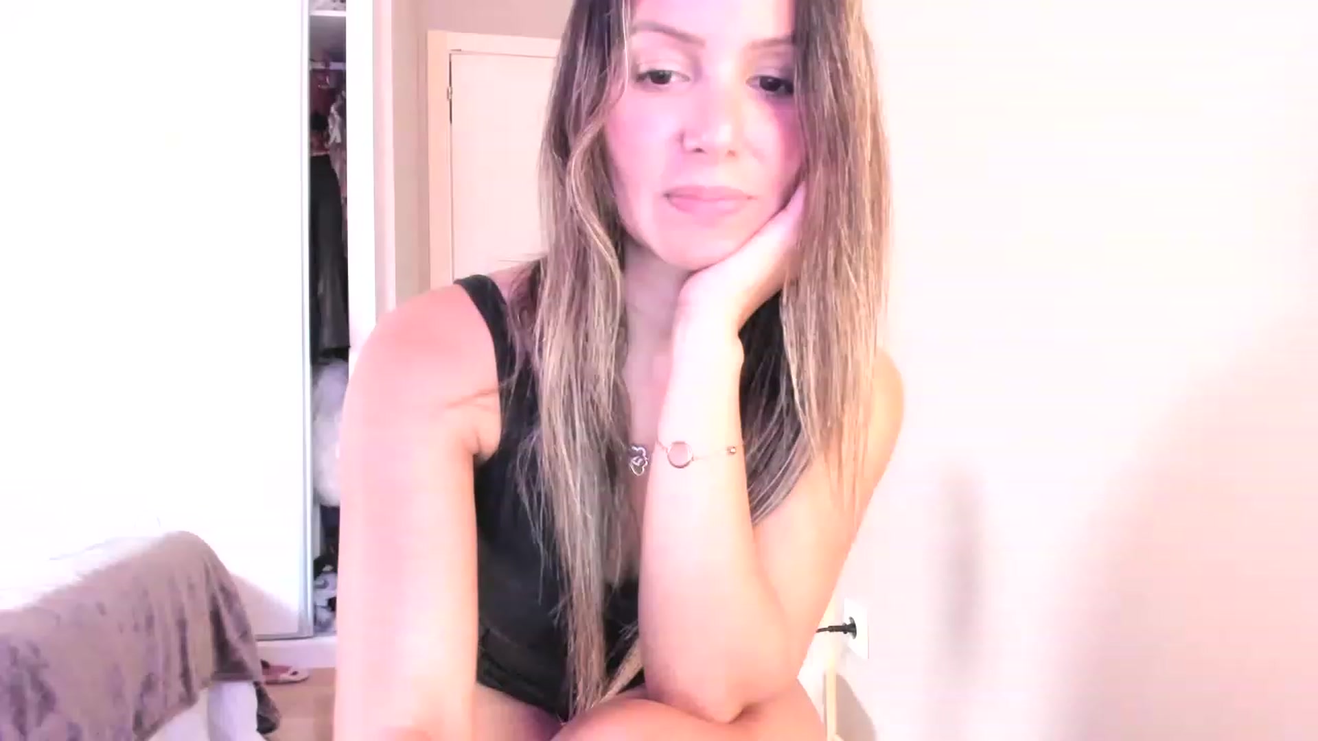 Gallery image thumbnail from SamantaRendon's myfreecams stream on, 11/25/2022, 15:05 image 17 of 20