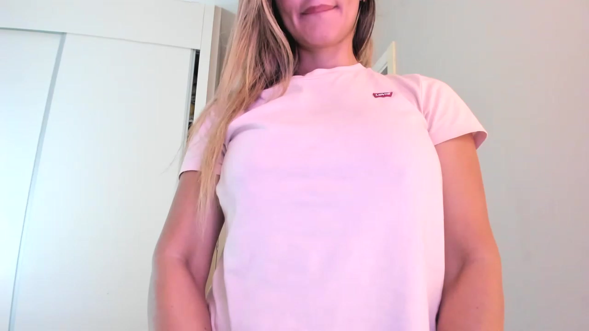 Gallery image thumbnail from SamantaRendon's myfreecams stream on, 06/02/2023, 18:26 image 20 of 20