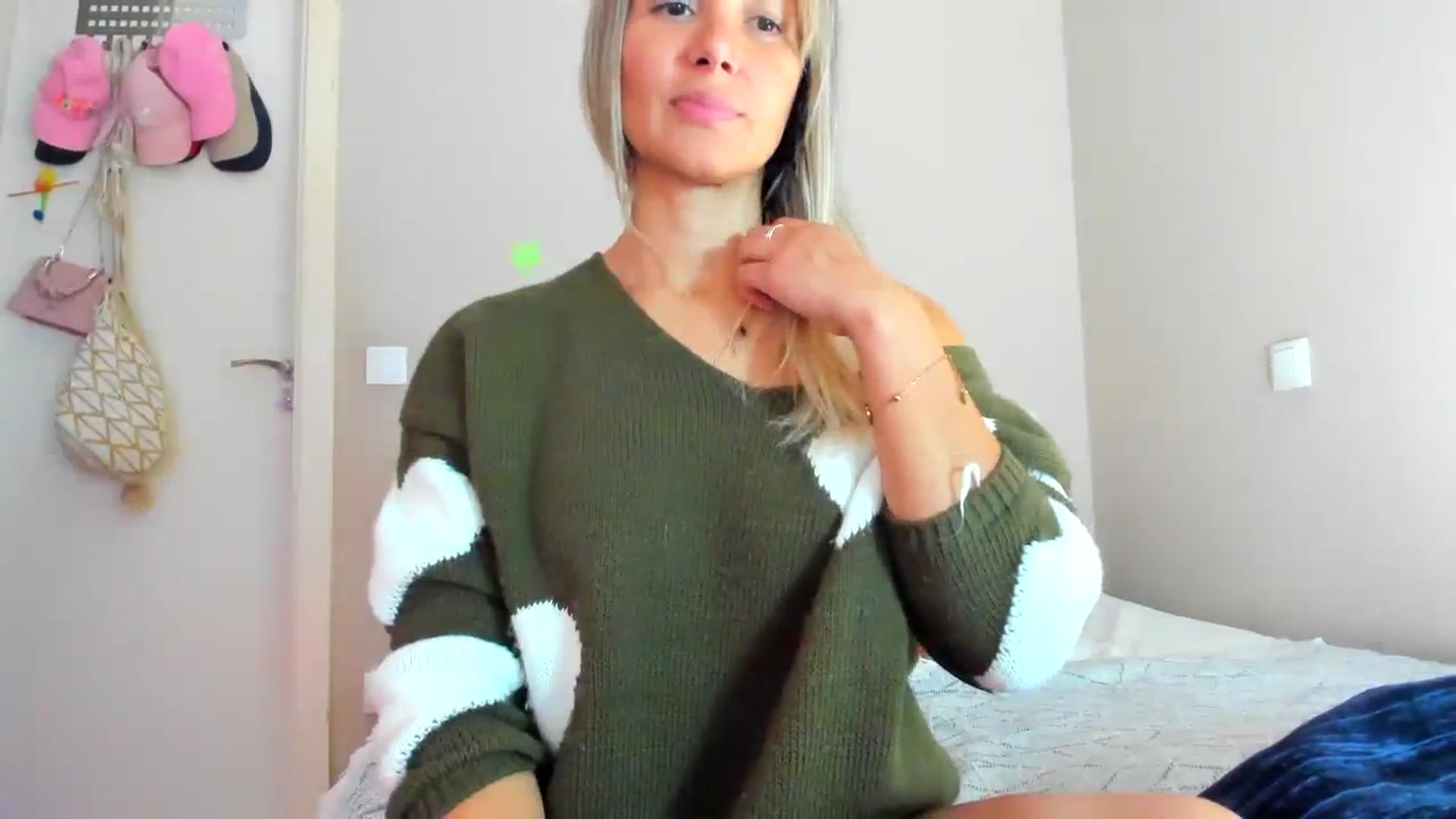 Gallery image thumbnail from SamantaRendon's myfreecams stream on, 12/13/2023, 19:28 image 19 of 20