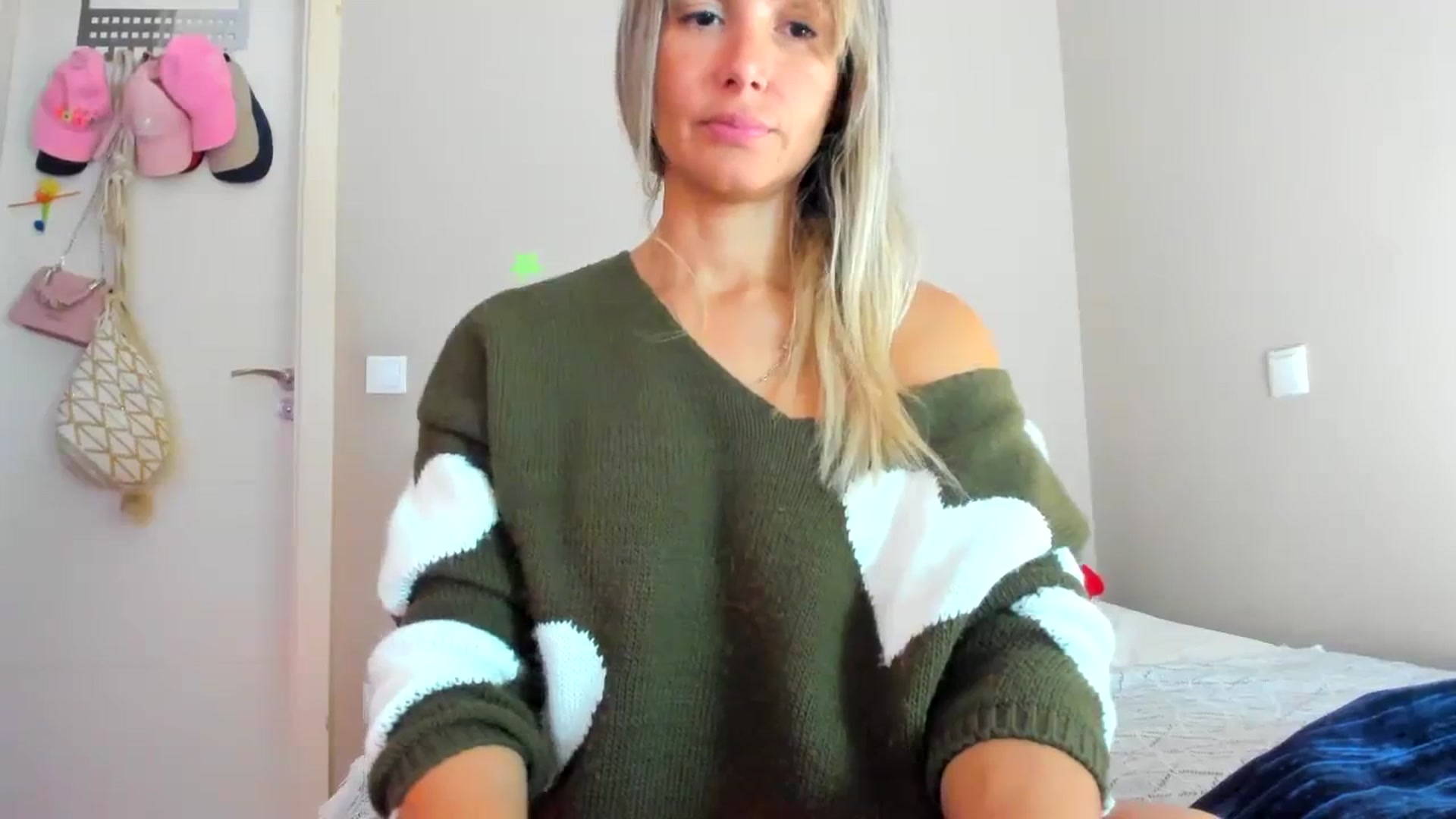 Gallery image thumbnail from SamantaRendon's myfreecams stream on, 12/13/2023, 19:28 image 16 of 20