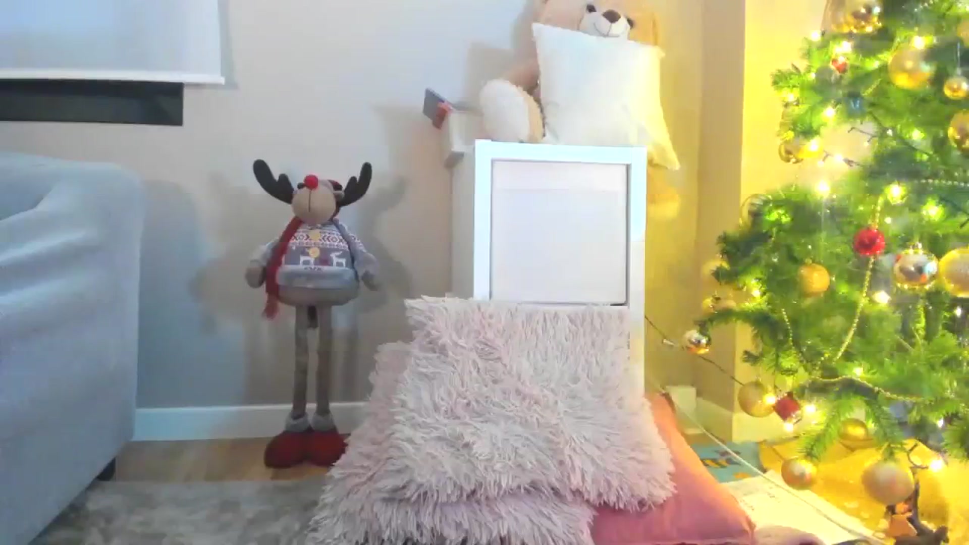Gallery image thumbnail from SamantaRendon's myfreecams stream on, 12/24/2023, 17:29 image 4 of 20