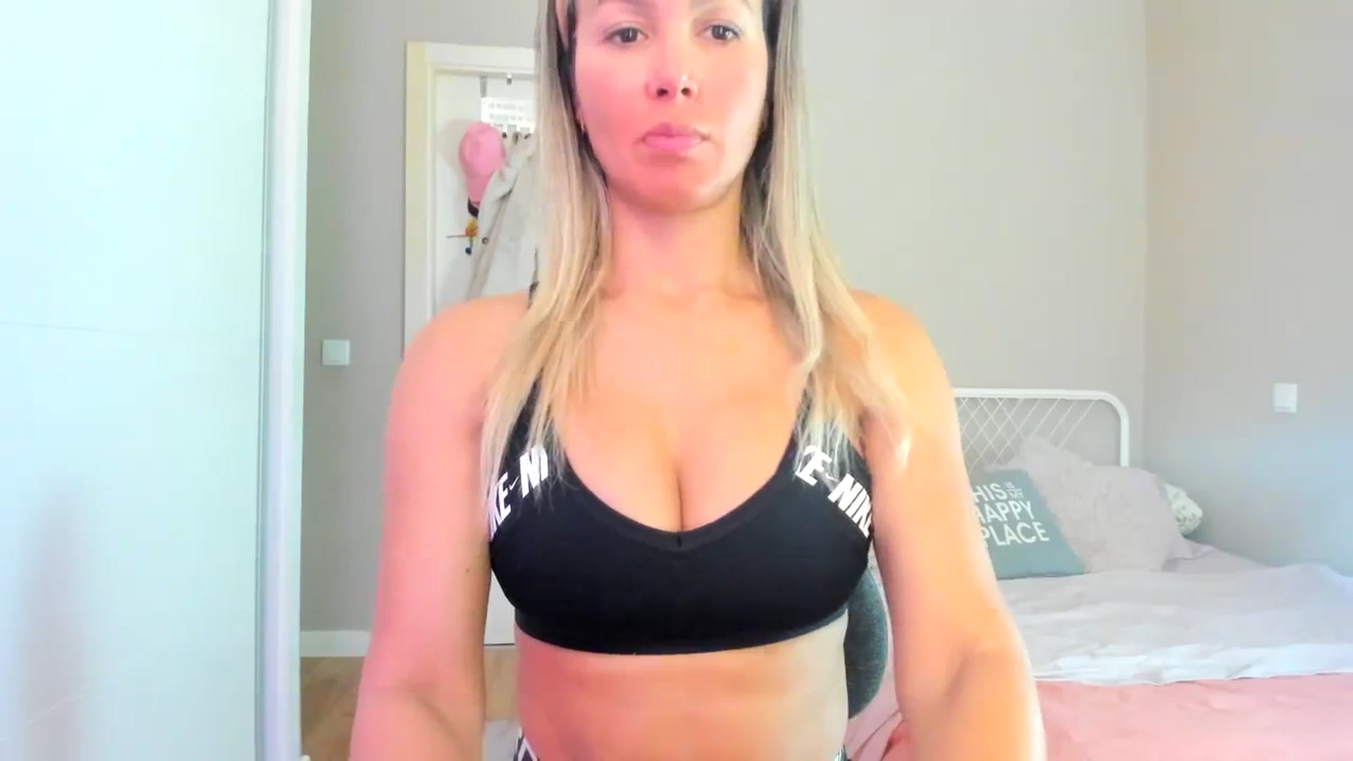 Gallery image thumbnail from SamantaRendon's myfreecams stream on, 12/28/2023, 16:10 image 17 of 20