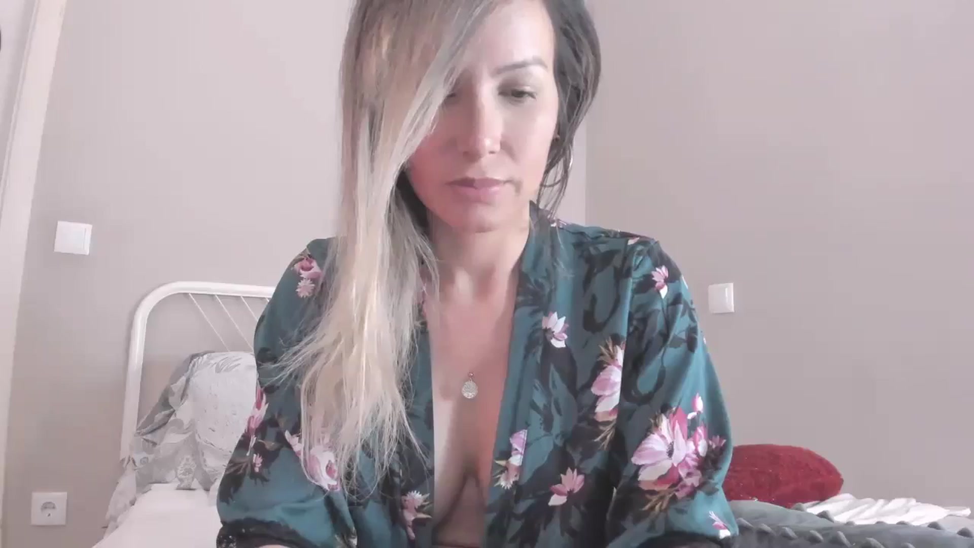 Gallery image thumbnail from SamantaRendon's myfreecams stream on, 03/03/2024, 17:02 image 18 of 20