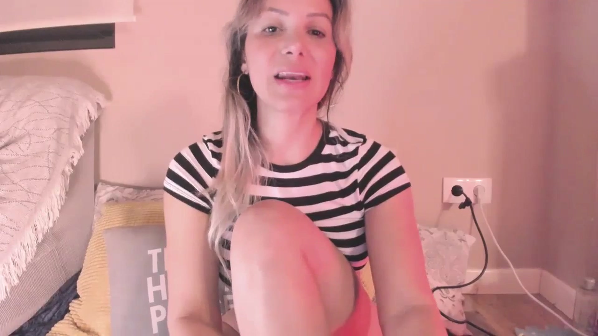 Gallery image thumbnail from SamantaRendon's myfreecams stream on, 03/05/2024, 22:42 image 12 of 20