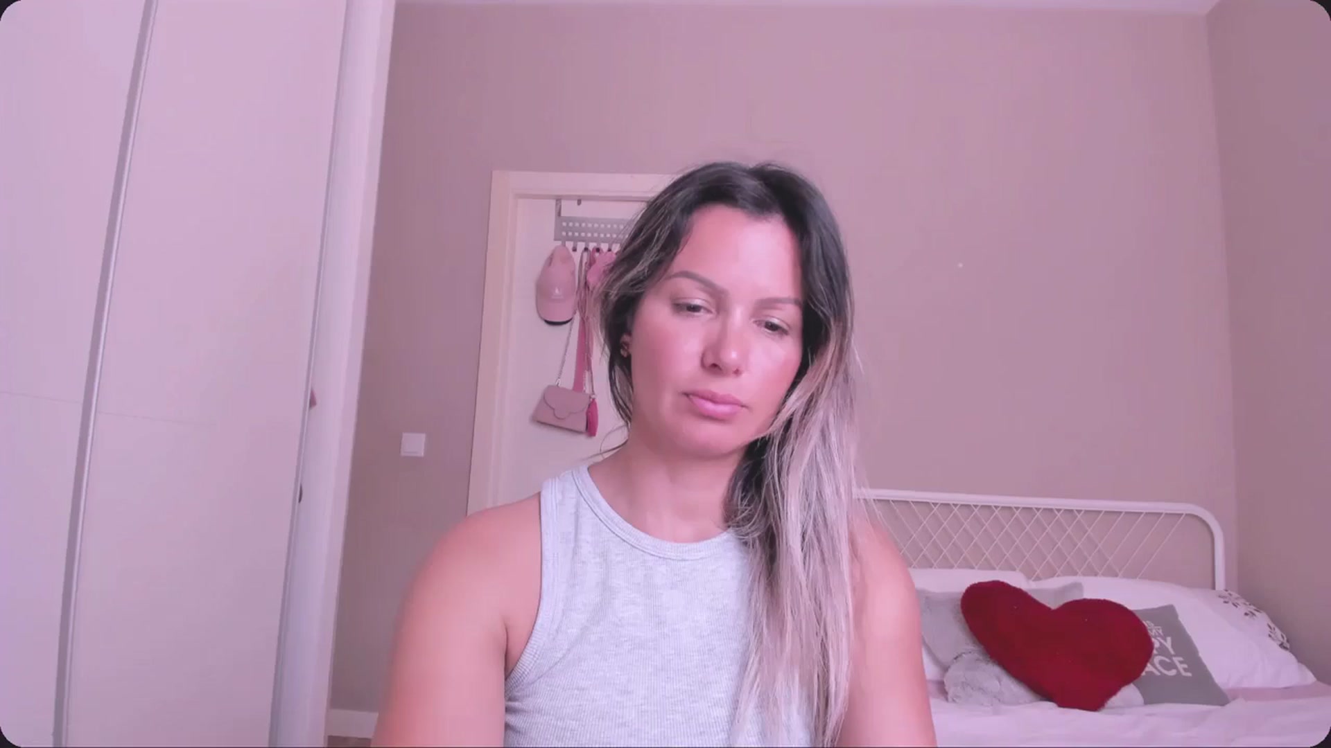 Gallery image thumbnail from SamantaRendon's myfreecams stream on, 05/19/2024, 15:05 image 7 of 20
