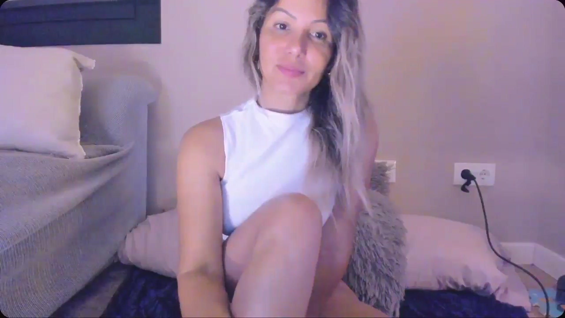 Gallery image thumbnail from SamantaRendon's myfreecams stream on, 06/19/2024, 23:02 image 8 of 20