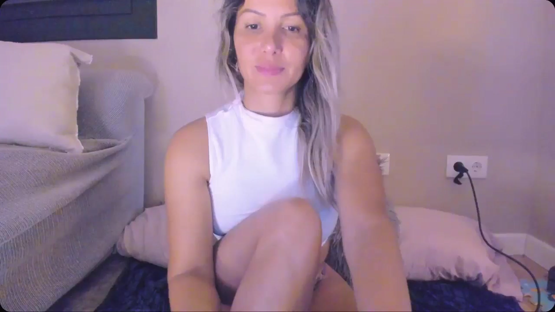 Gallery image thumbnail from SamantaRendon's myfreecams stream on, 06/19/2024, 23:02 image 17 of 20