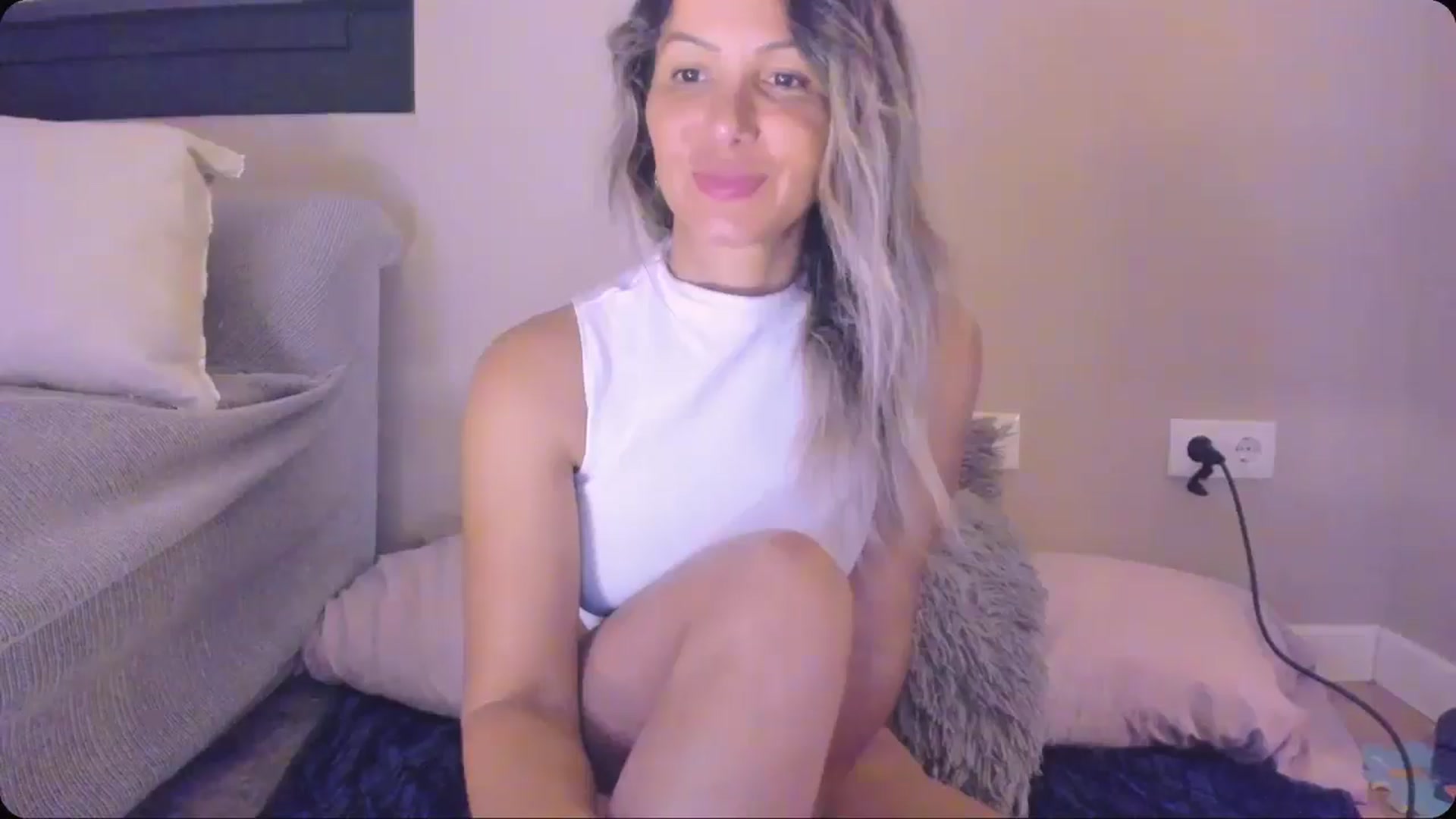 Gallery image thumbnail from SamantaRendon's myfreecams stream on, 06/19/2024, 23:02 image 9 of 20