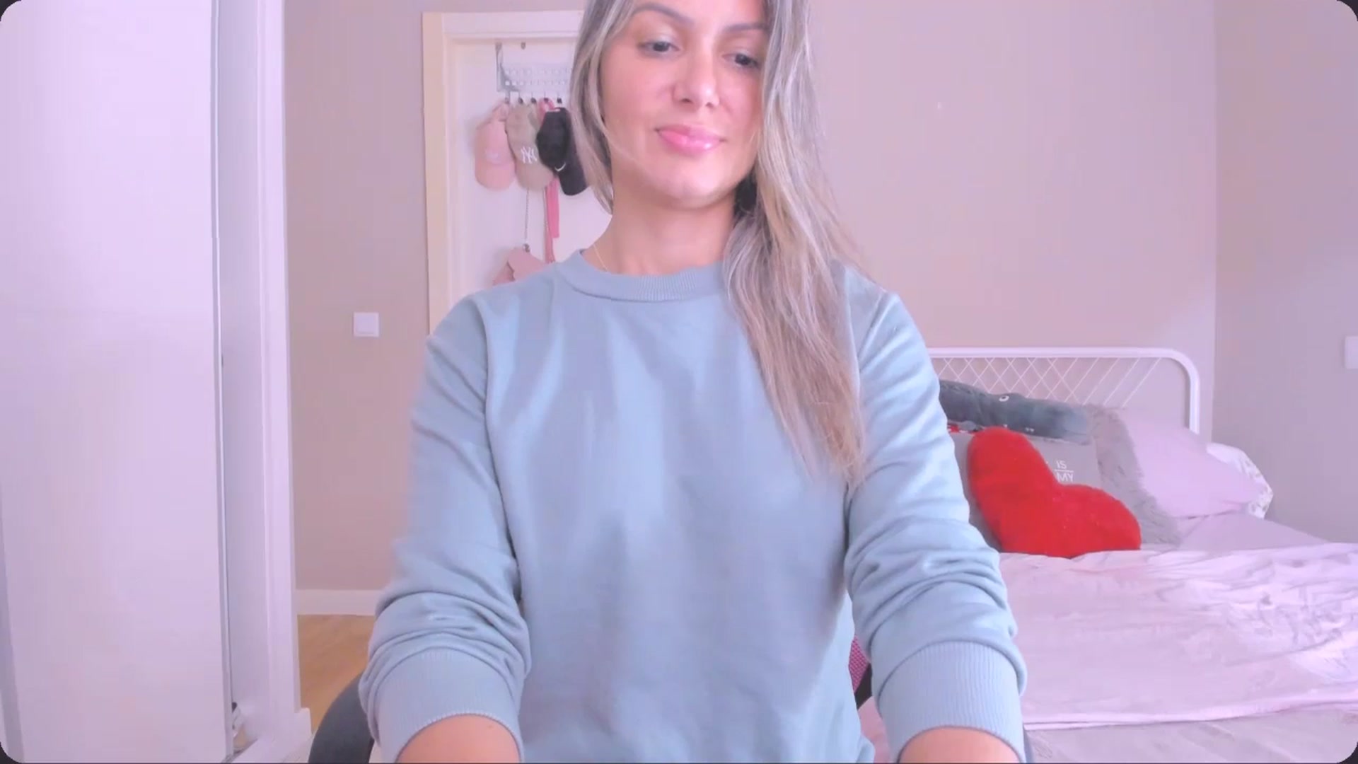 Gallery image thumbnail from SamantaRendon's myfreecams stream on, 10/25/2024, 16:53 image 9 of 20