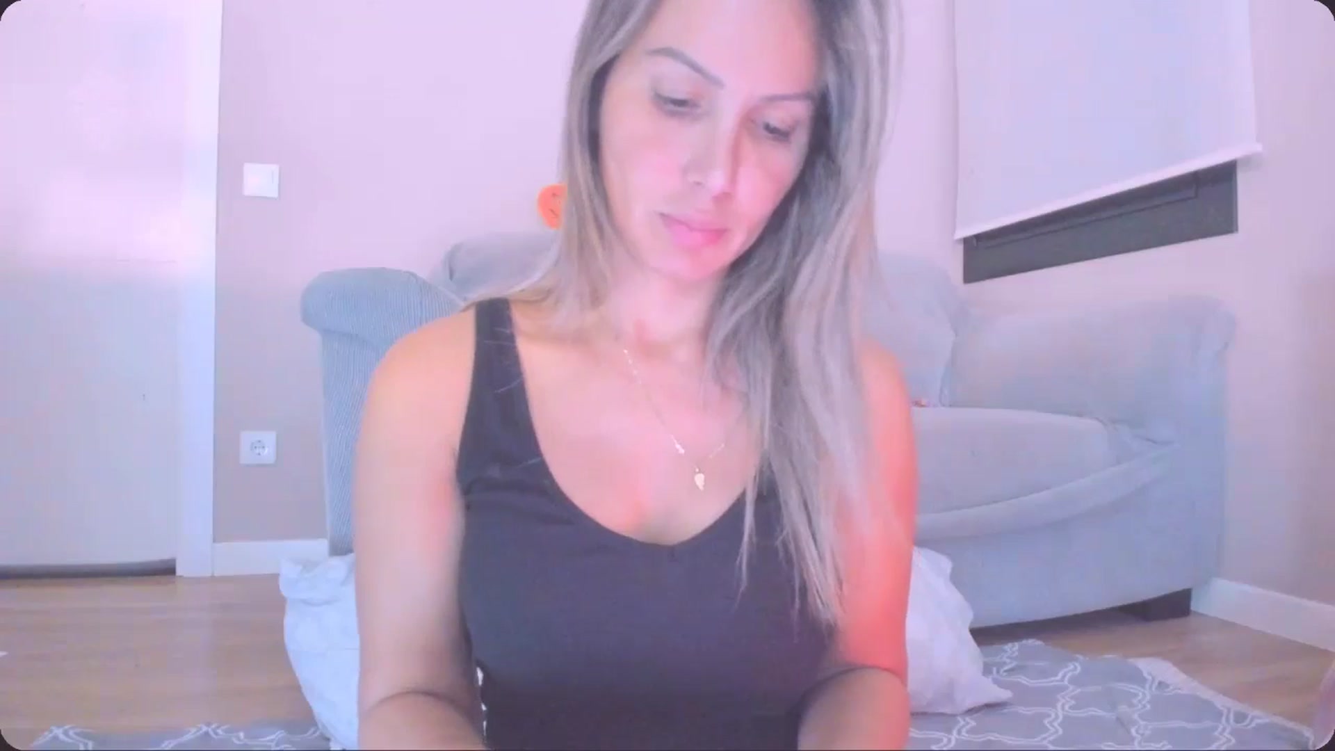 Gallery image thumbnail from SamantaRendon's myfreecams stream on, 10/28/2024, 23:32 image 11 of 20