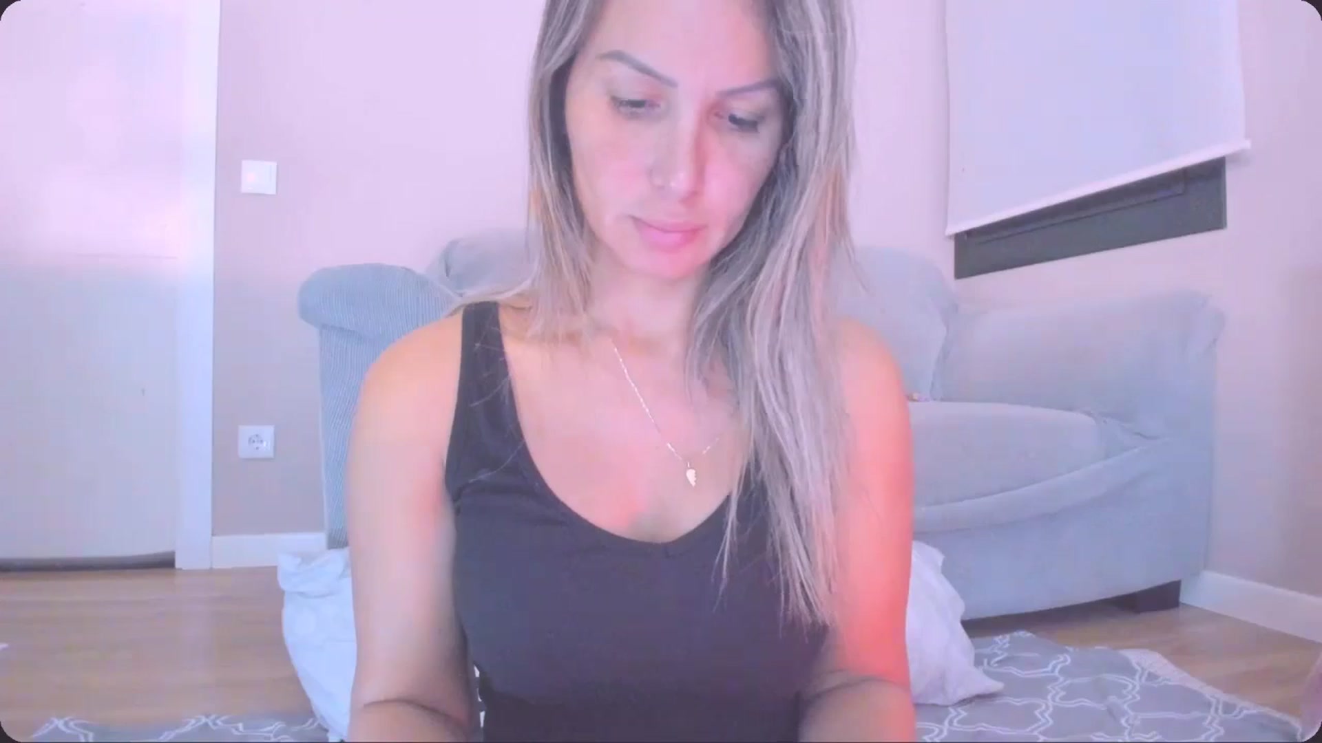 Gallery image thumbnail from SamantaRendon's myfreecams stream on, 10/28/2024, 23:32 image 13 of 20