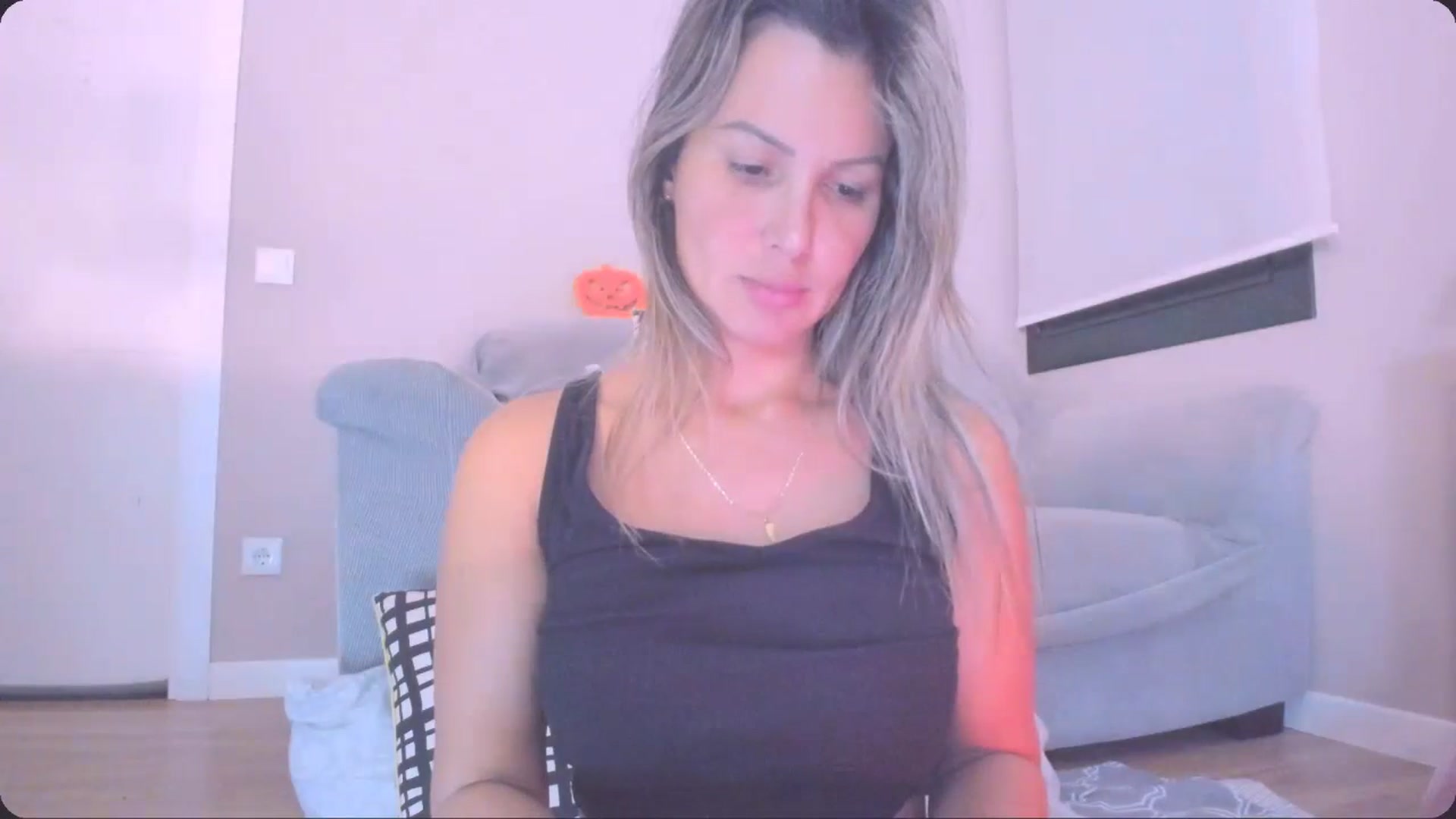 Gallery image thumbnail from SamantaRendon's myfreecams stream on, 10/28/2024, 23:32 image 6 of 20