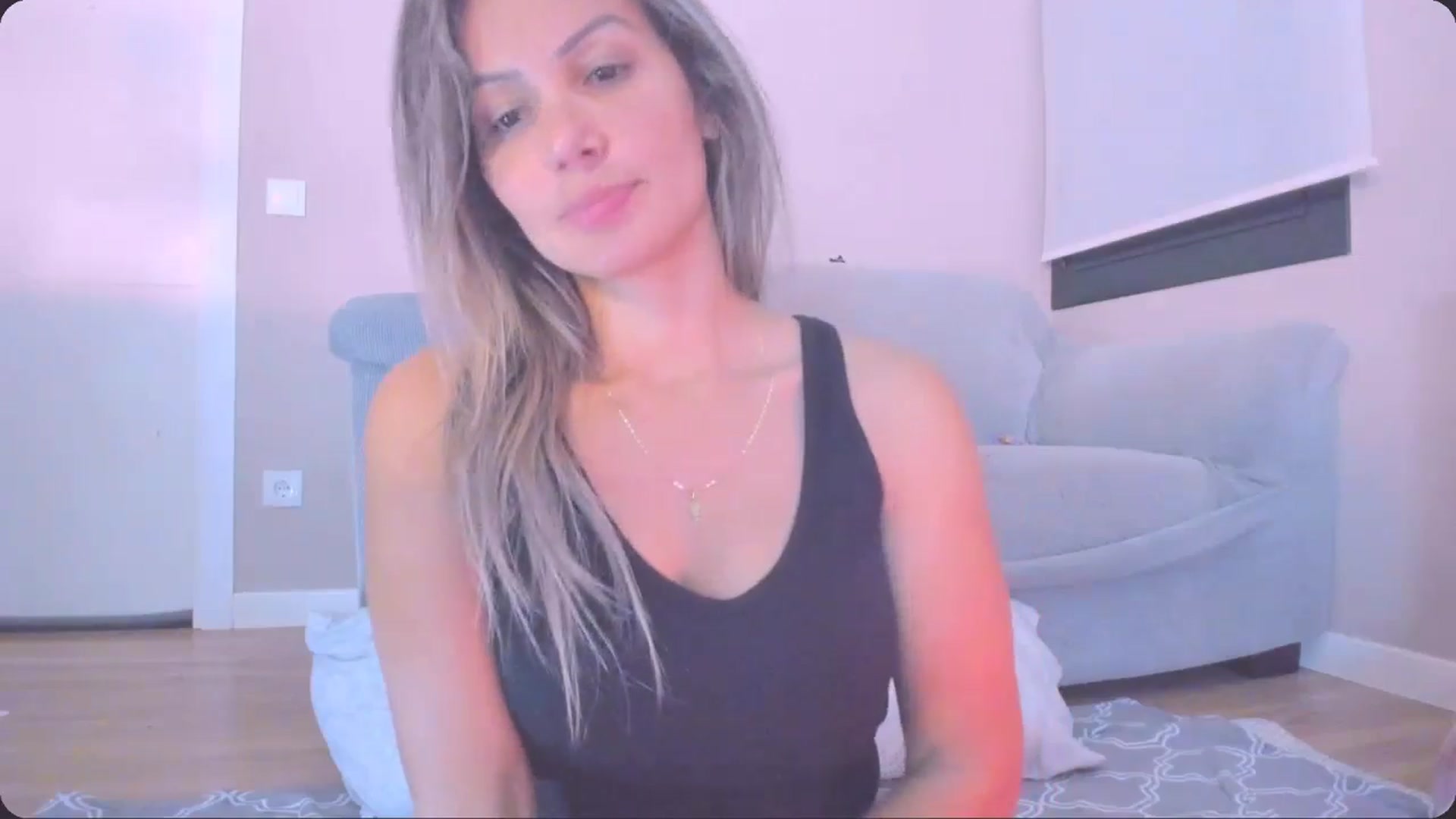 Gallery image thumbnail from SamantaRendon's myfreecams stream on, 10/28/2024, 23:32 image 18 of 20