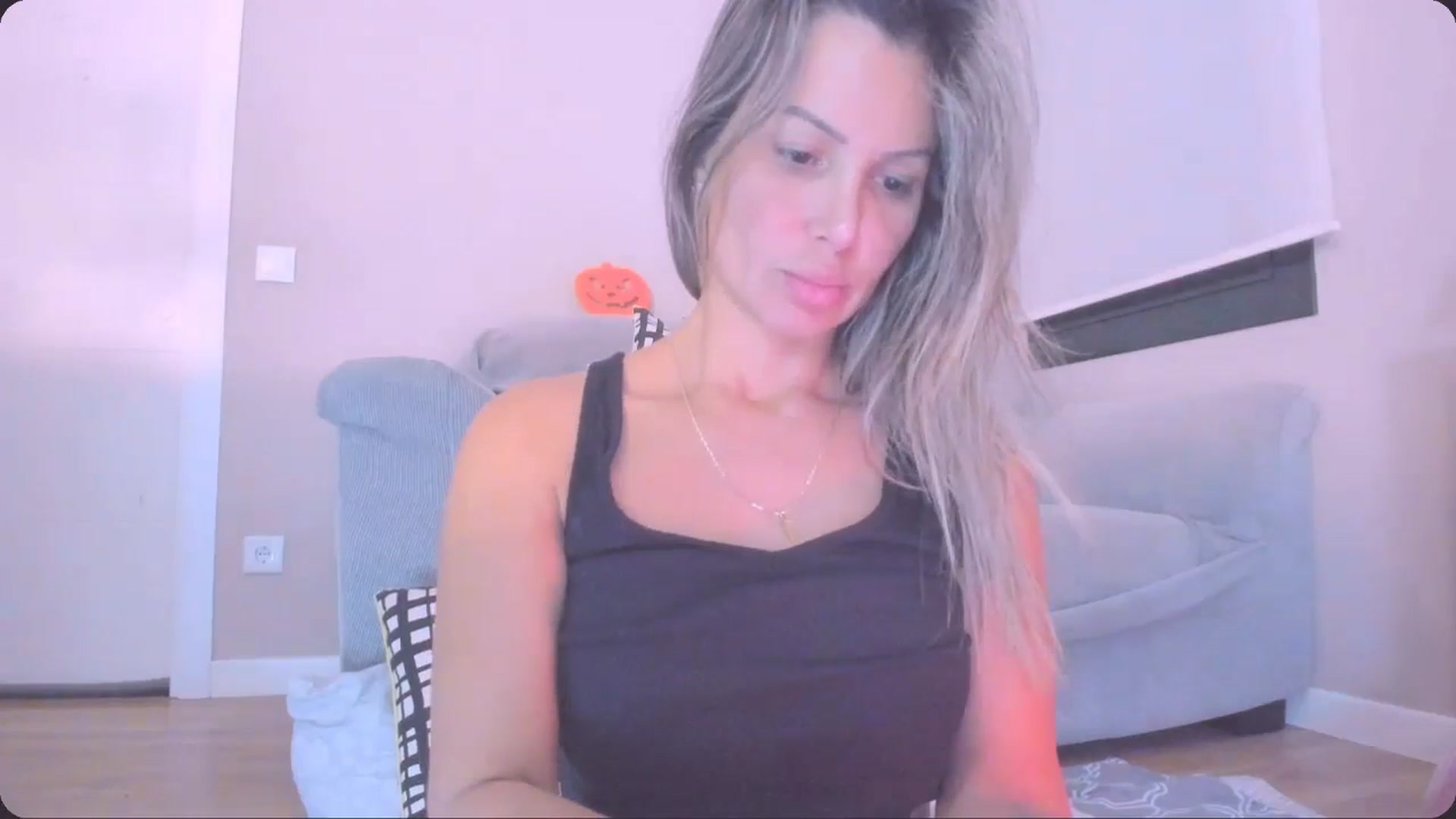 Gallery image thumbnail from SamantaRendon's myfreecams stream on, 10/28/2024, 23:32 image 7 of 20