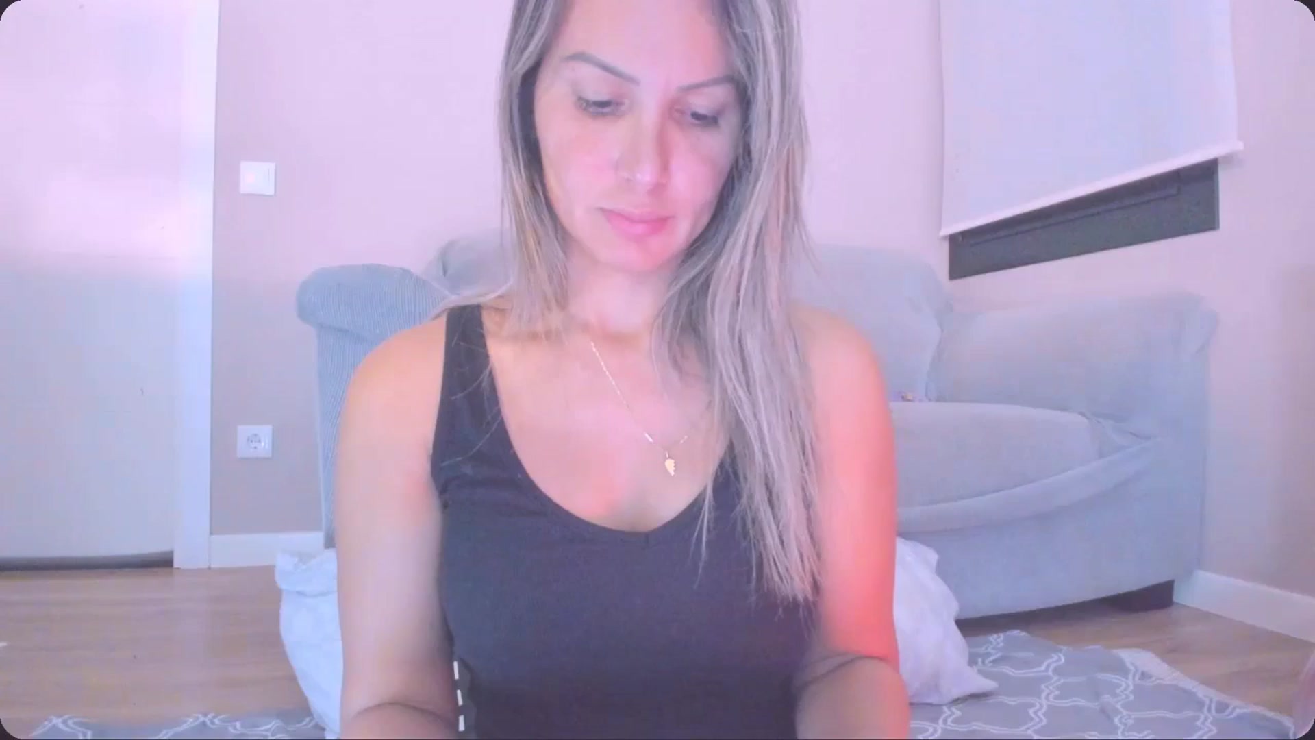 Gallery image thumbnail from SamantaRendon's myfreecams stream on, 10/28/2024, 23:32 image 14 of 20