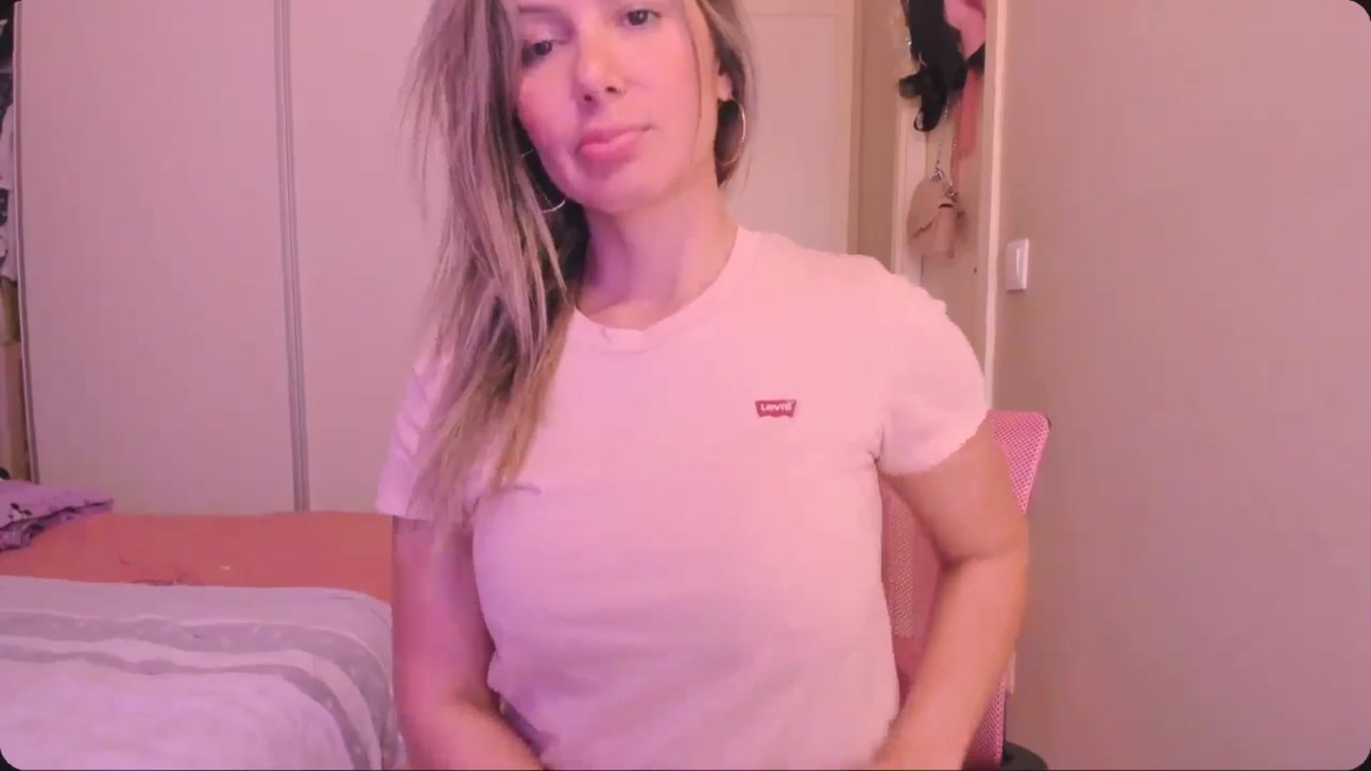 Gallery image thumbnail from SamantaRendon's myfreecams stream on, 12/30/2024, 16:12 image 17 of 20