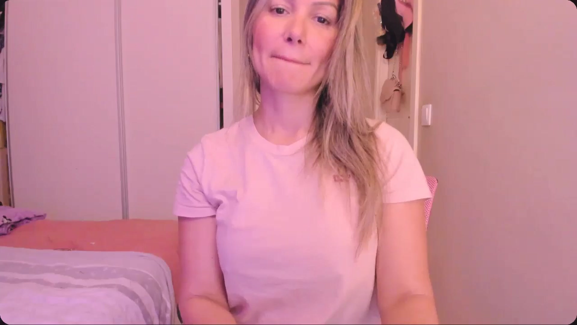 Gallery image thumbnail from SamantaRendon's myfreecams stream on, 12/30/2024, 16:12 image 14 of 20