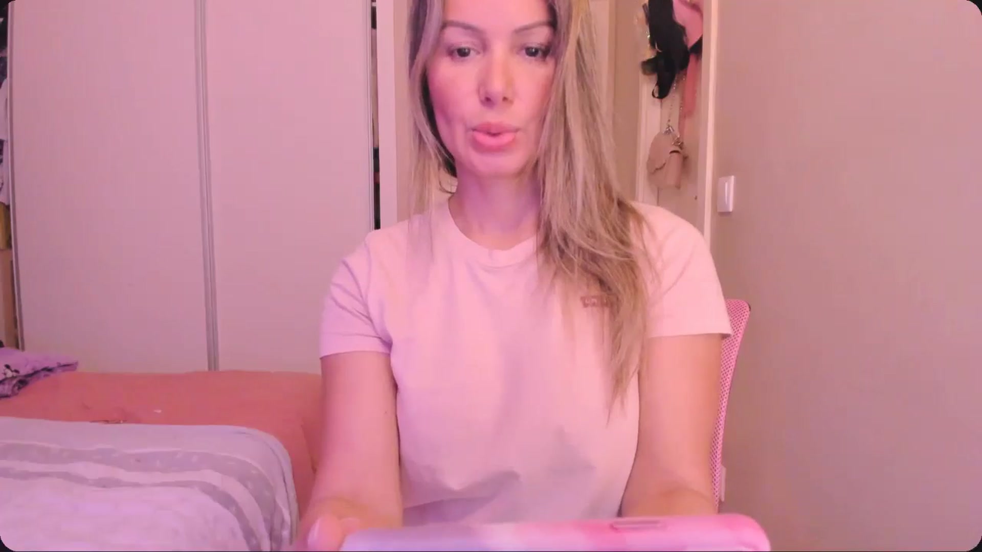 Gallery image thumbnail from SamantaRendon's myfreecams stream on, 12/30/2024, 16:12 image 15 of 20