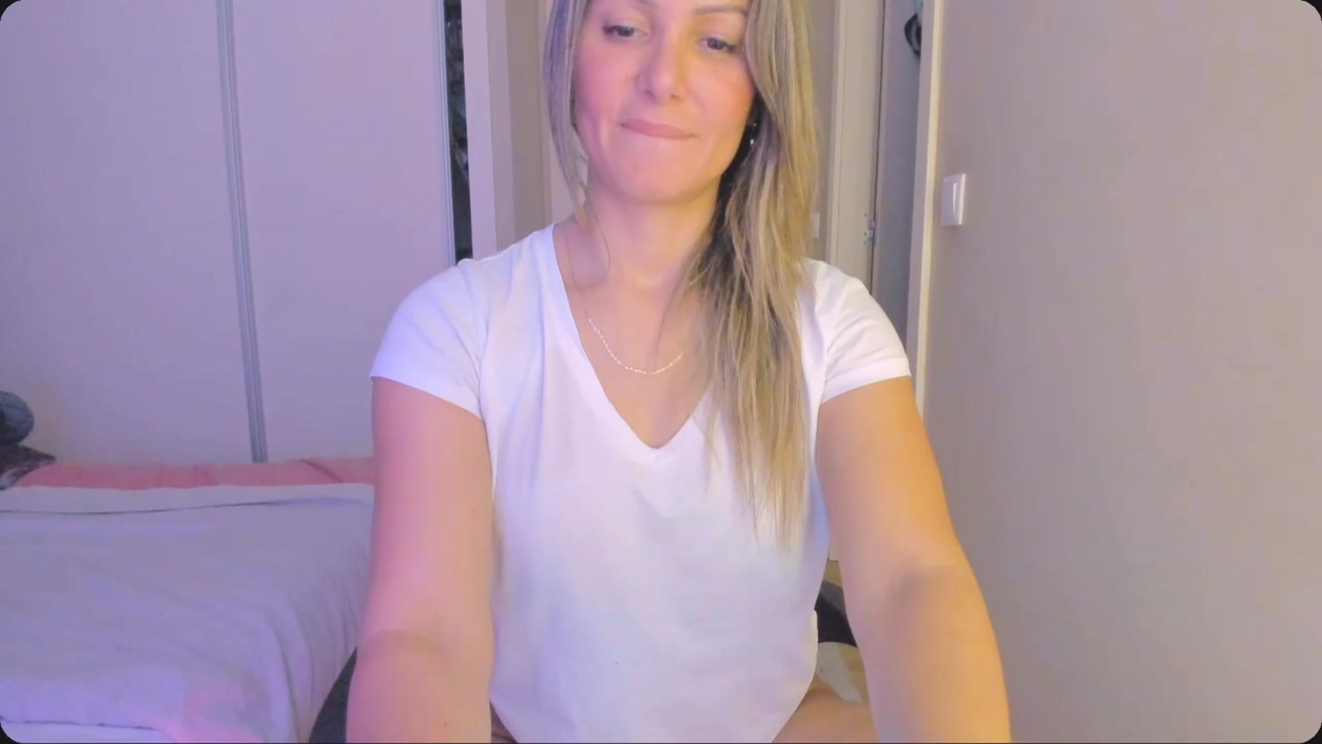 Gallery image thumbnail from SamantaRendon's myfreecams stream on, 01/12/2025, 16:12 image 20 of 20