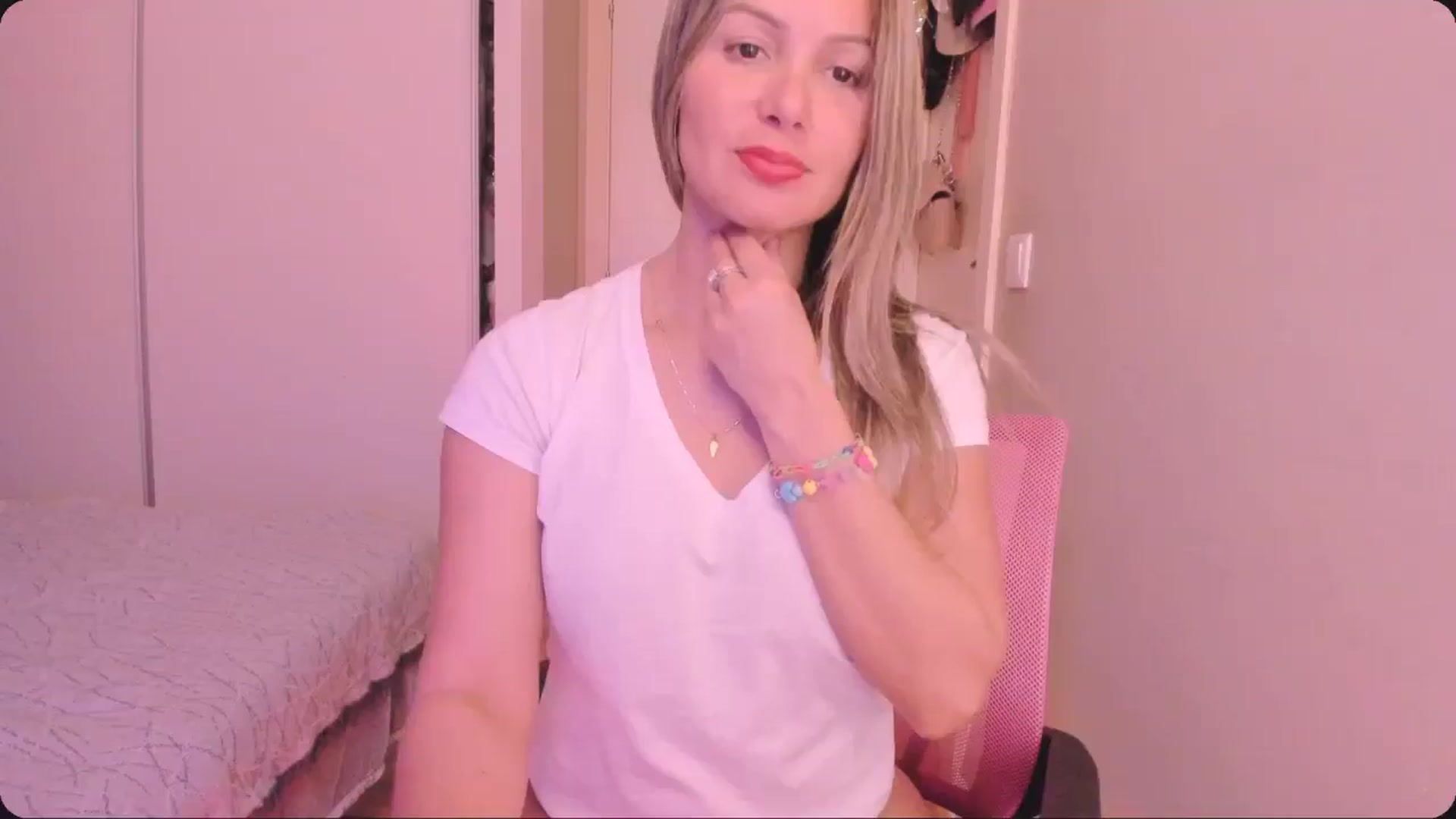 Gallery image thumbnail from SamantaRendon's myfreecams stream on, 02/09/2025, 19:25 image 1 of 20