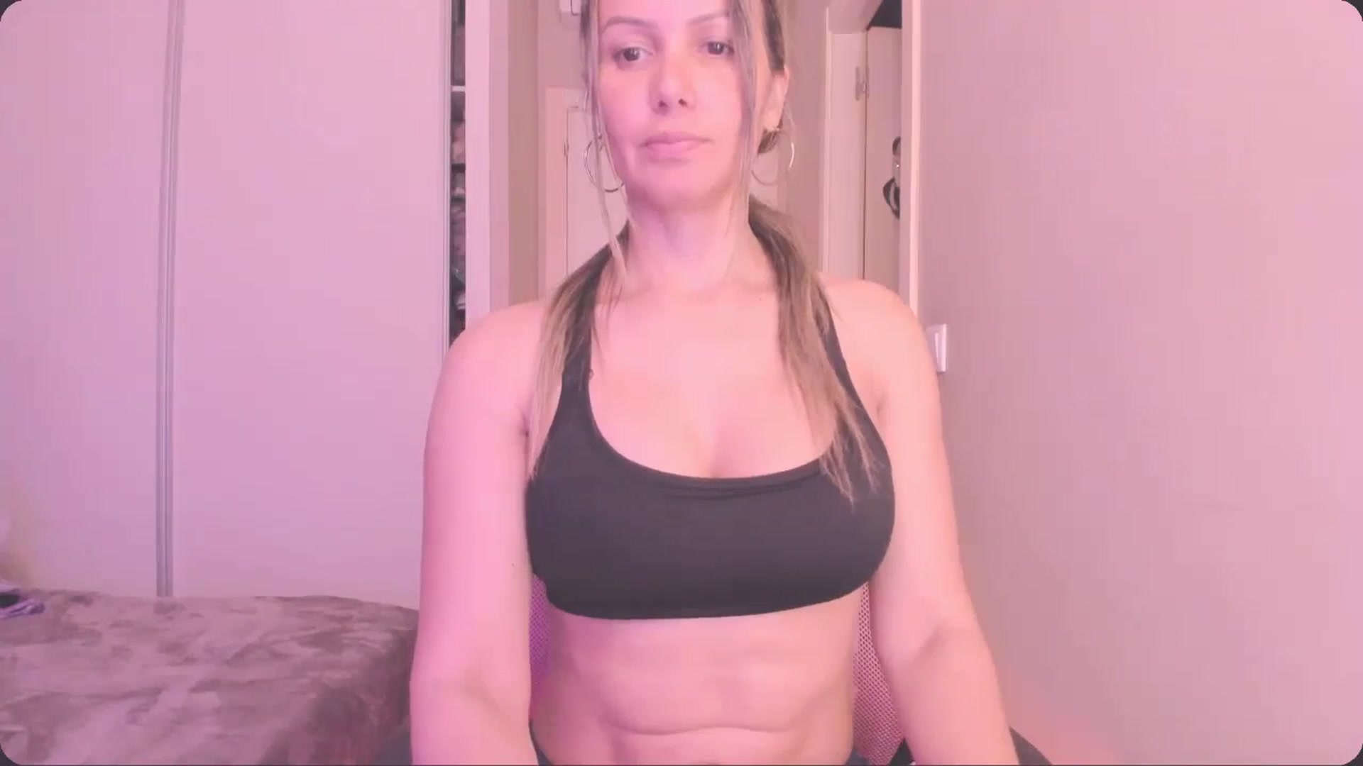 Gallery image thumbnail from SamantaRendon's myfreecams stream on, 03/18/2025, 18:32 image 13 of 20