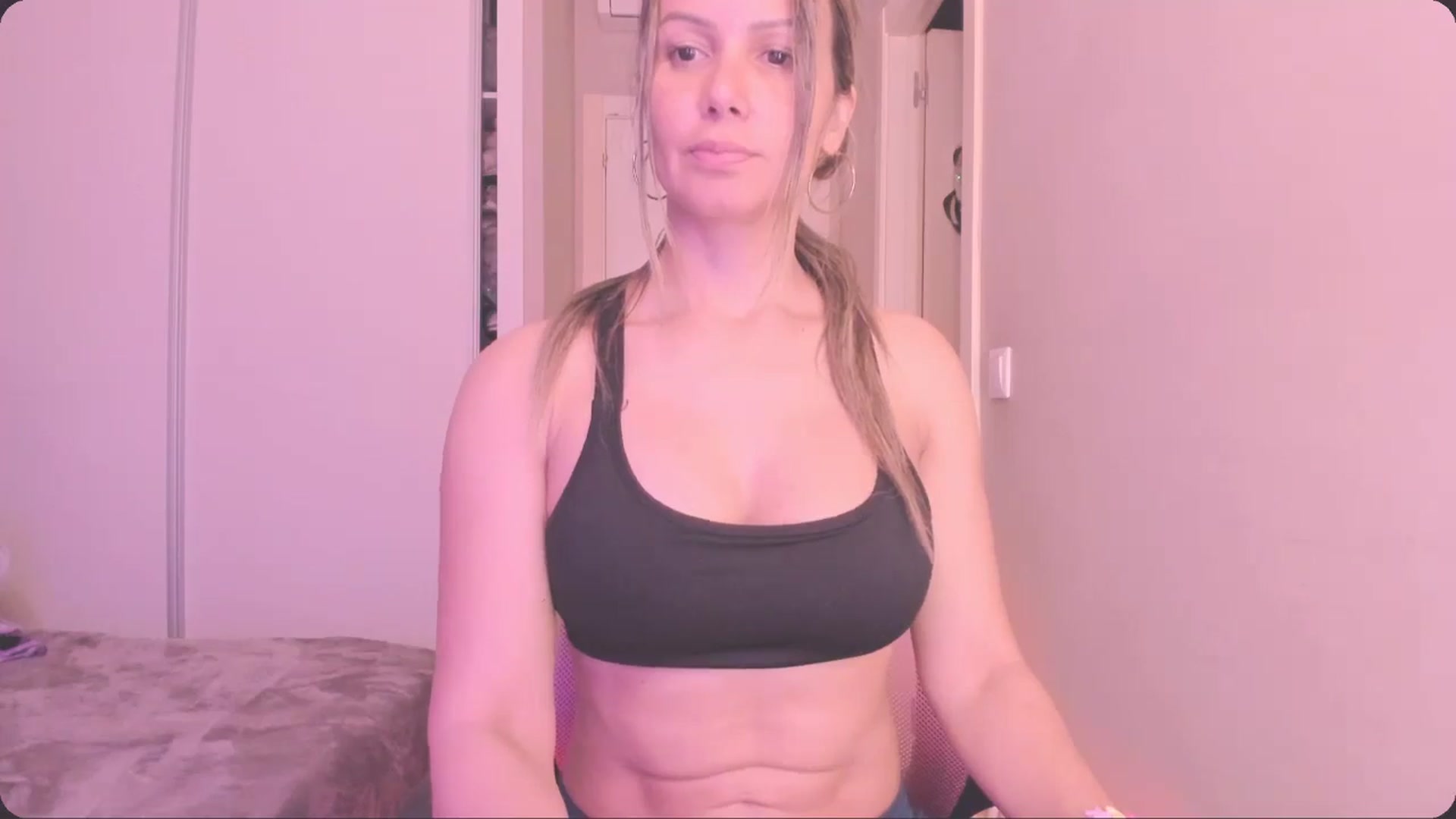 Gallery image thumbnail from SamantaRendon's myfreecams stream on, 03/18/2025, 18:32 image 16 of 20