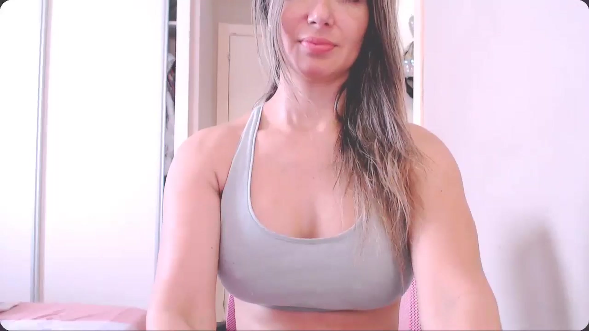 Gallery image thumbnail from SamantaRendon's myfreecams stream on, 04/06/2025, 12:28 image 7 of 20