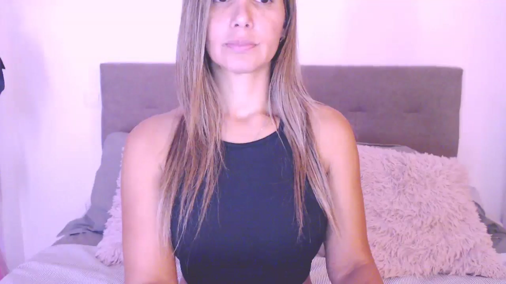Gallery image thumbnail from SamantaRendon's myfreecams stream on, 10/01/2025, 21:16 image 14 of 20