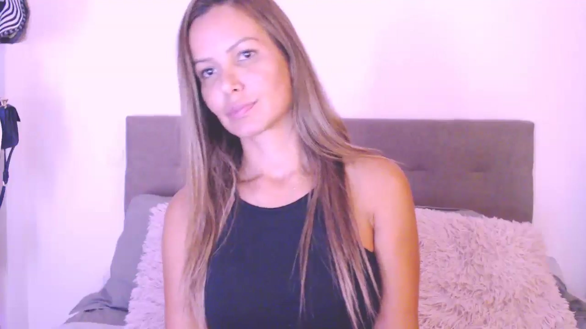 Gallery image thumbnail from SamantaRendon's myfreecams stream on, 10/01/2025, 21:16 image 3 of 20
