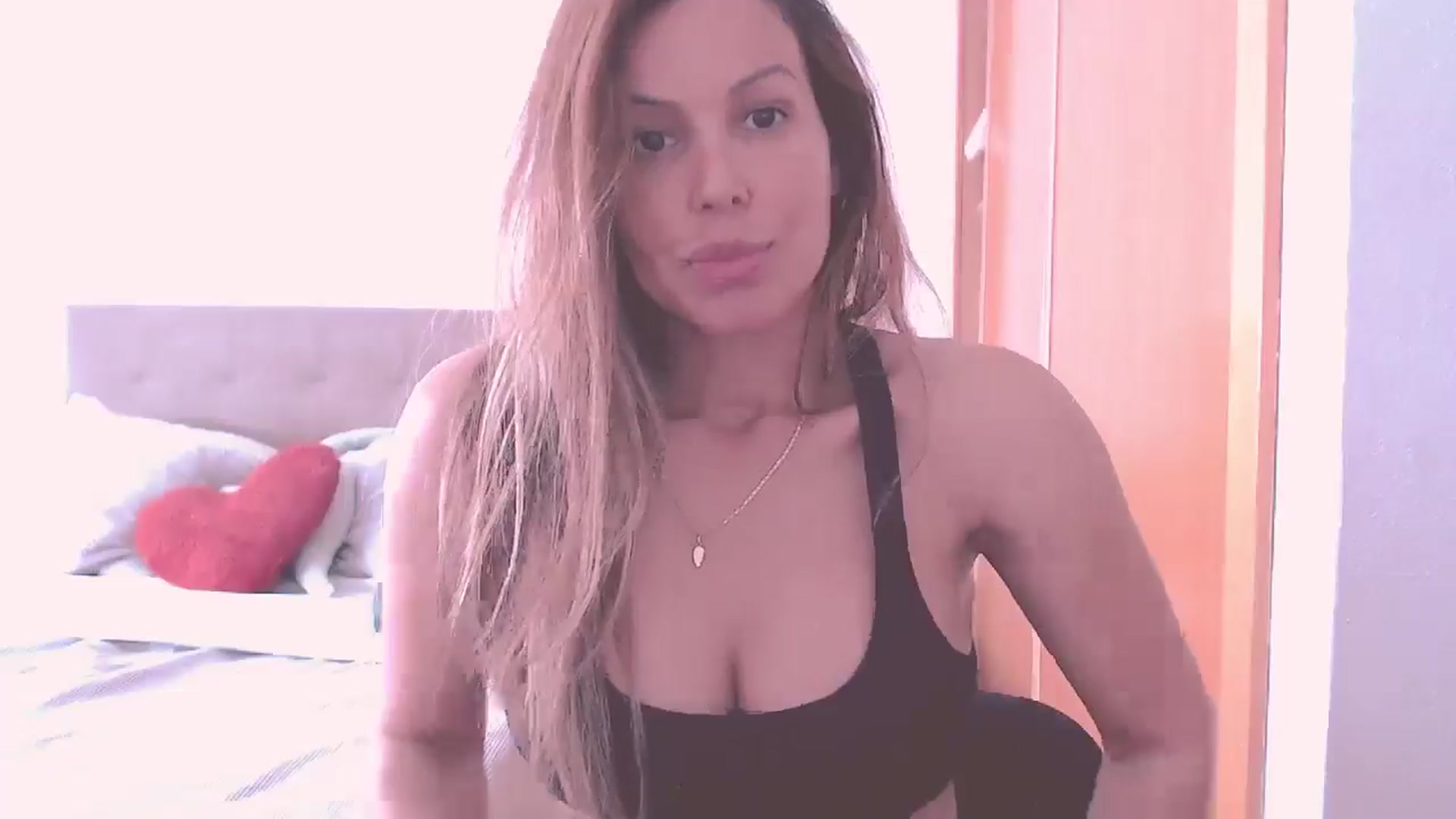 Gallery image thumbnail from SamantaRendon's myfreecams stream on, 04/23/2026, 14:31 image 10 of 20