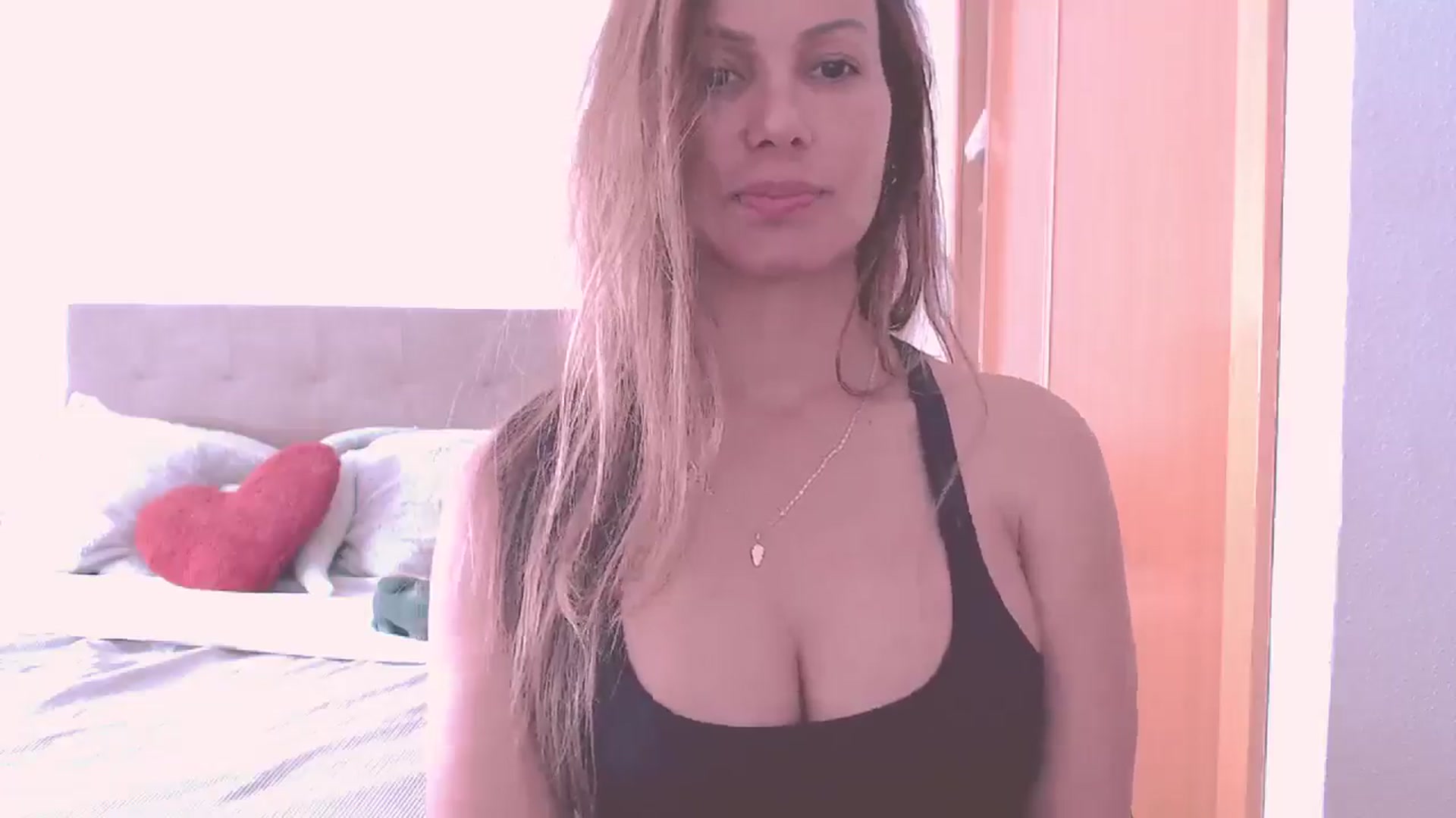 Gallery image thumbnail from SamantaRendon's myfreecams stream on, 04/23/2026, 14:31 image 12 of 20