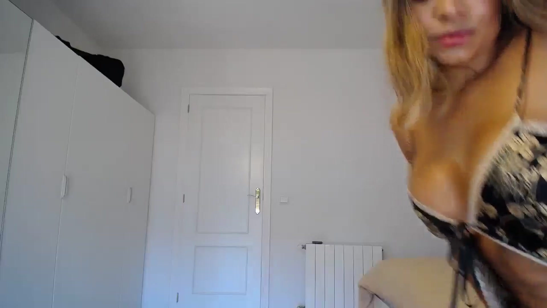 Gallery image thumbnail from SamanthaKitty's myfreecams stream on, 11/05/2024, 10:57 image 10 of 20