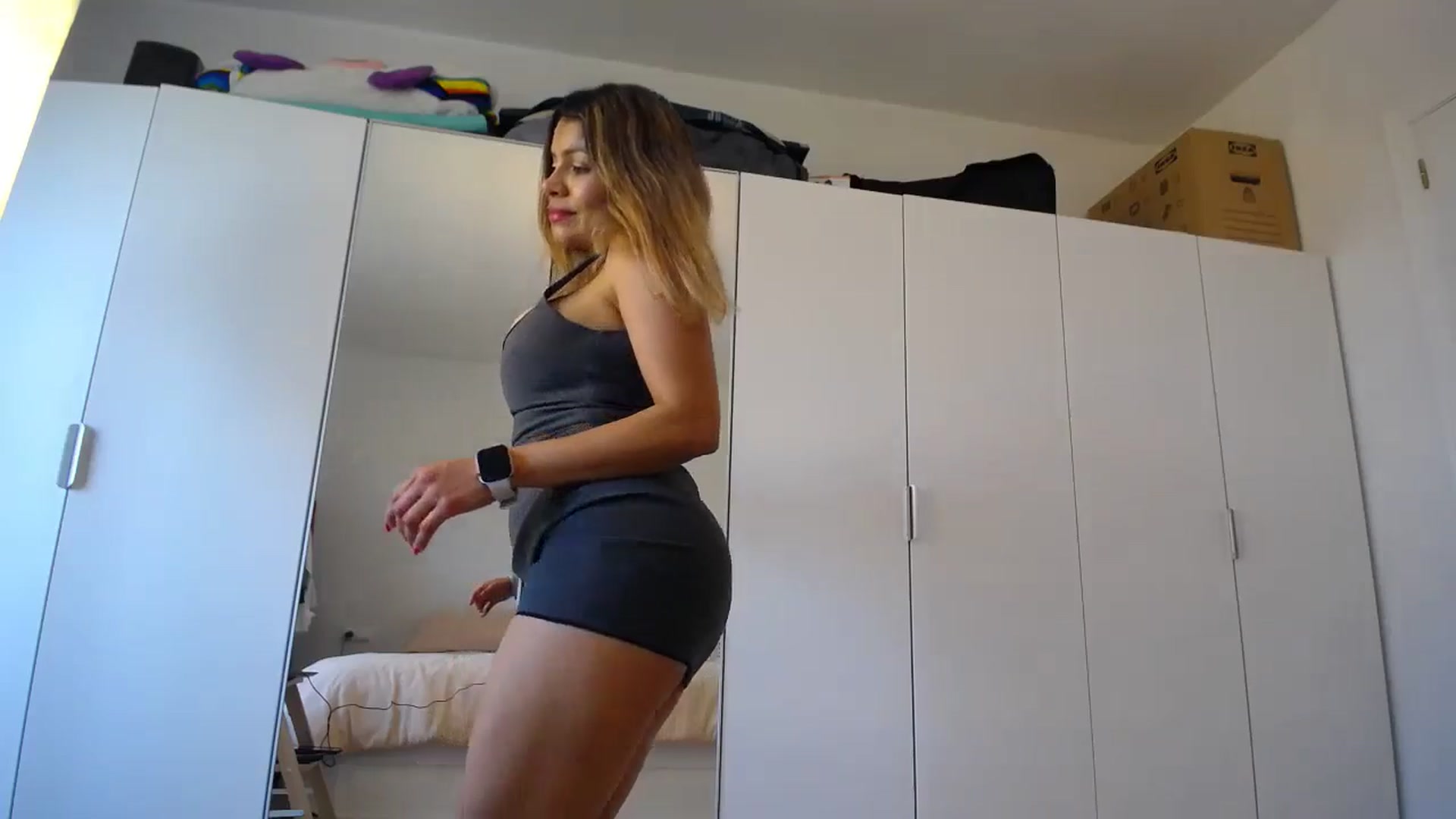 Gallery image thumbnail from SamanthaKitty's myfreecams stream on, 04/08/2025, 10:11 image 16 of 20
