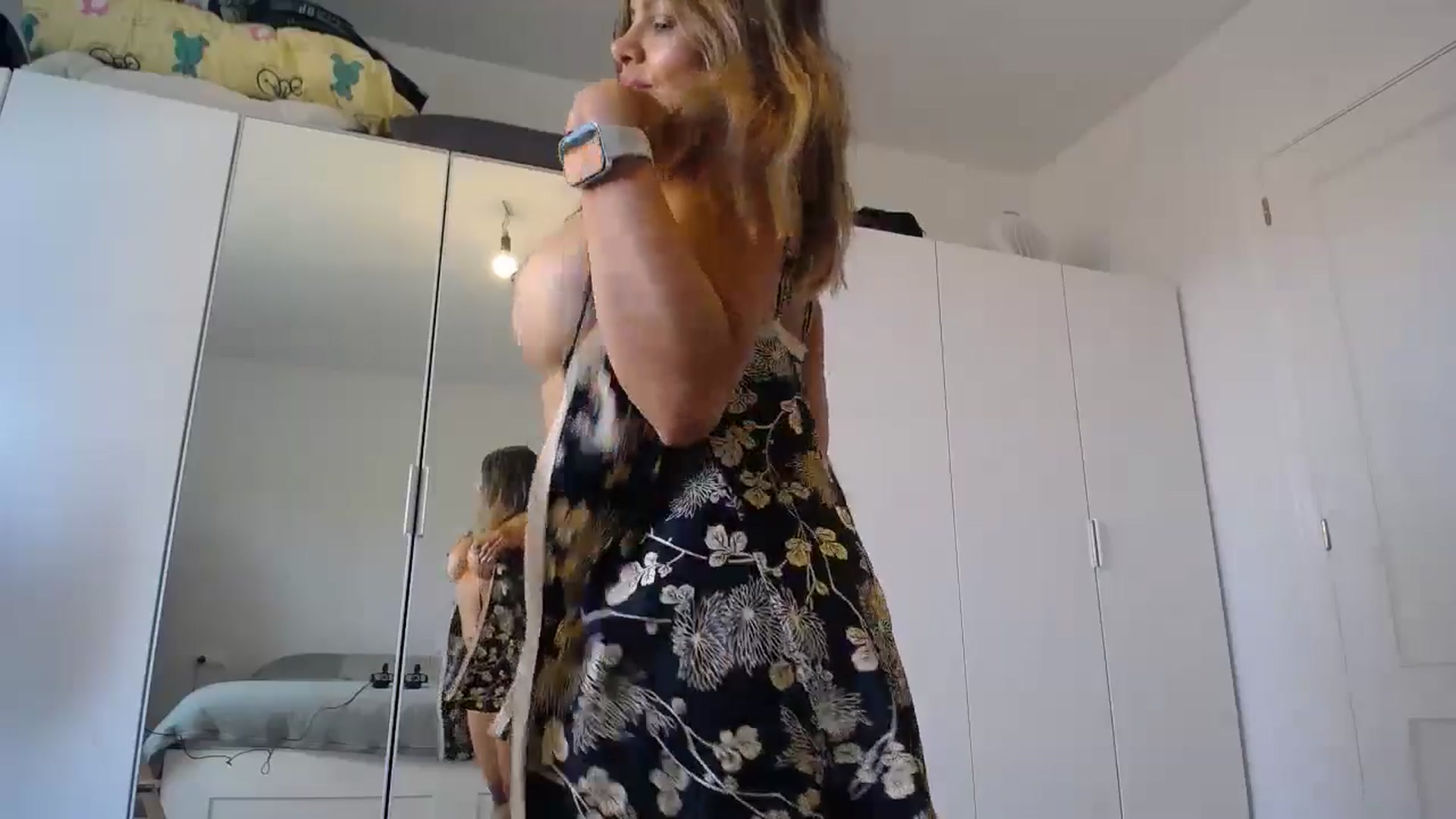 Gallery image thumbnail from SamanthaKitty's myfreecams stream on, 06/02/2025, 11:10 image 3 of 20