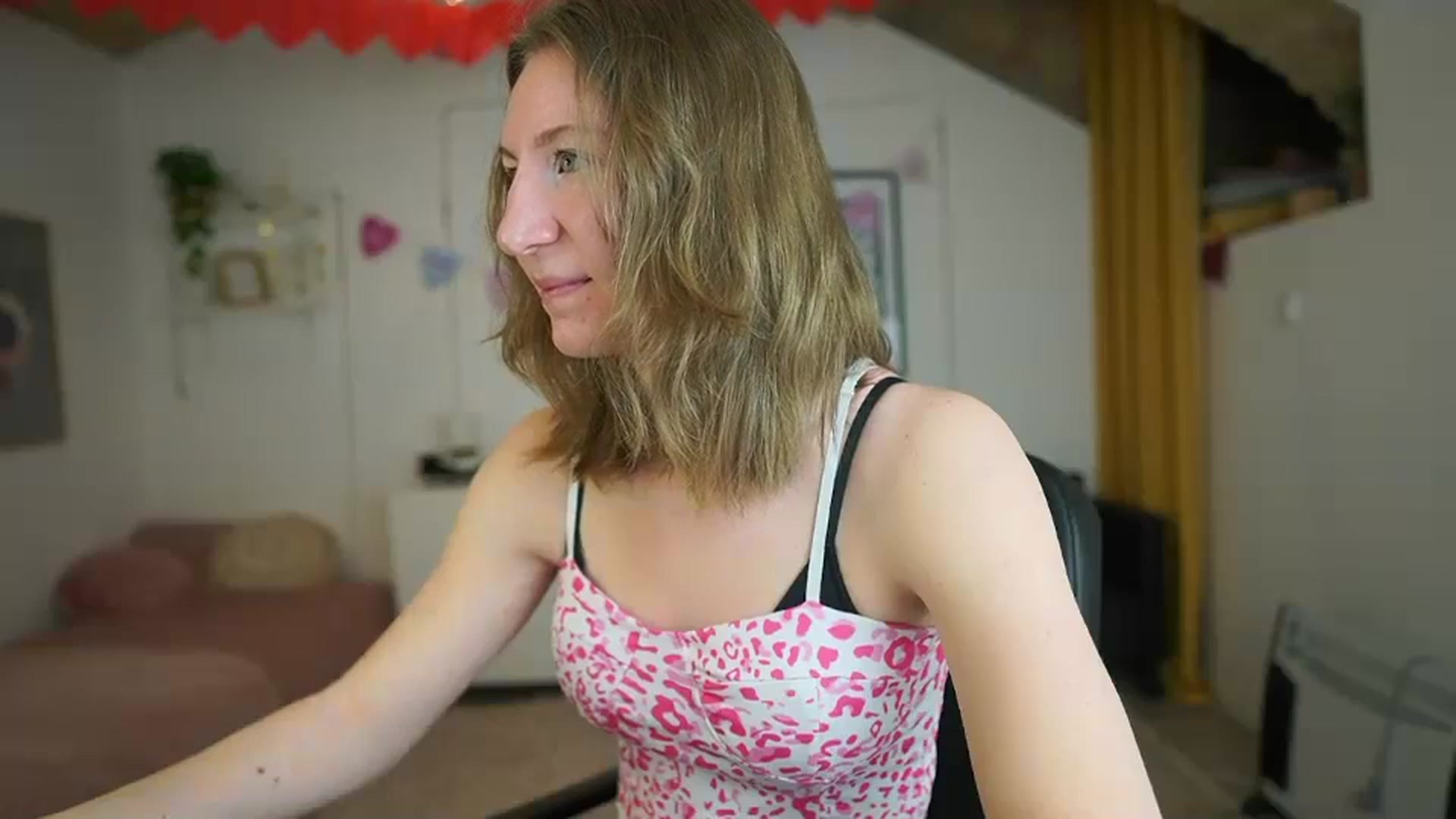 Gallery image thumbnail from Samantha_Snt's myfreecams stream on, 02/19/2024, 09:49 image 16 of 20