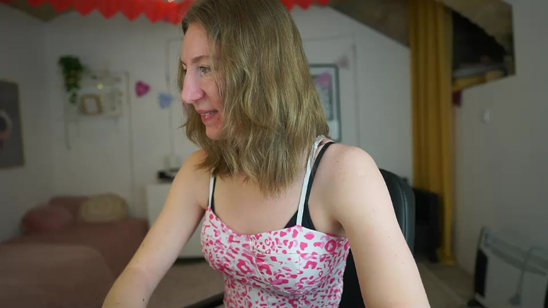 Gallery image thumbnail from Samantha_Snt's myfreecams stream on, 02/19/2024, 09:49 image 15 of 20