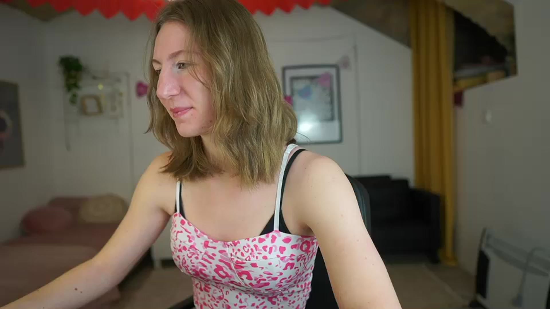 Gallery image thumbnail from Samantha_Snt's myfreecams stream on, 02/19/2024, 09:49 image 2 of 20