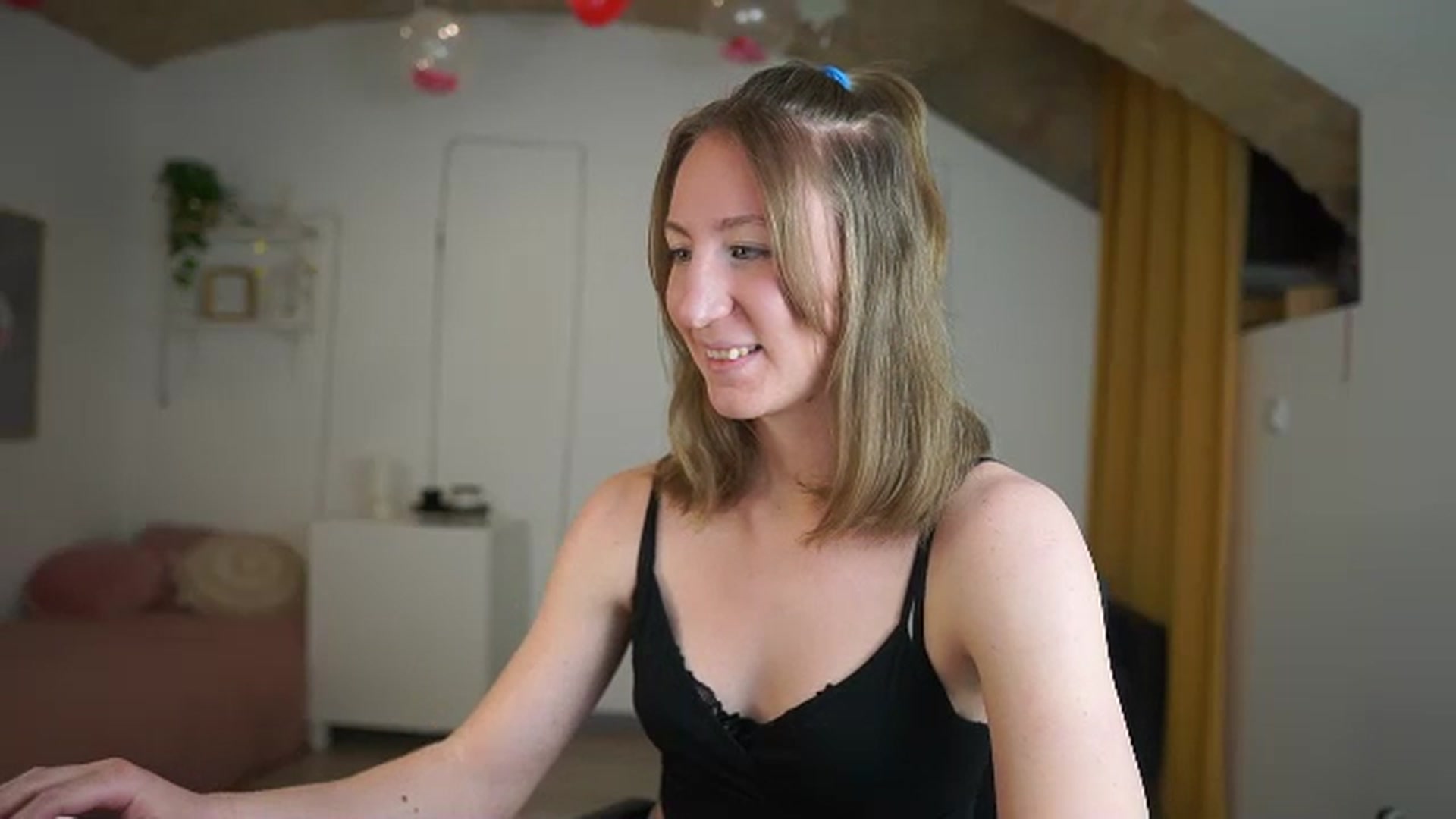 Gallery image thumbnail from Samantha_Snt's myfreecams stream on, 03/03/2024, 12:57 image 13 of 20