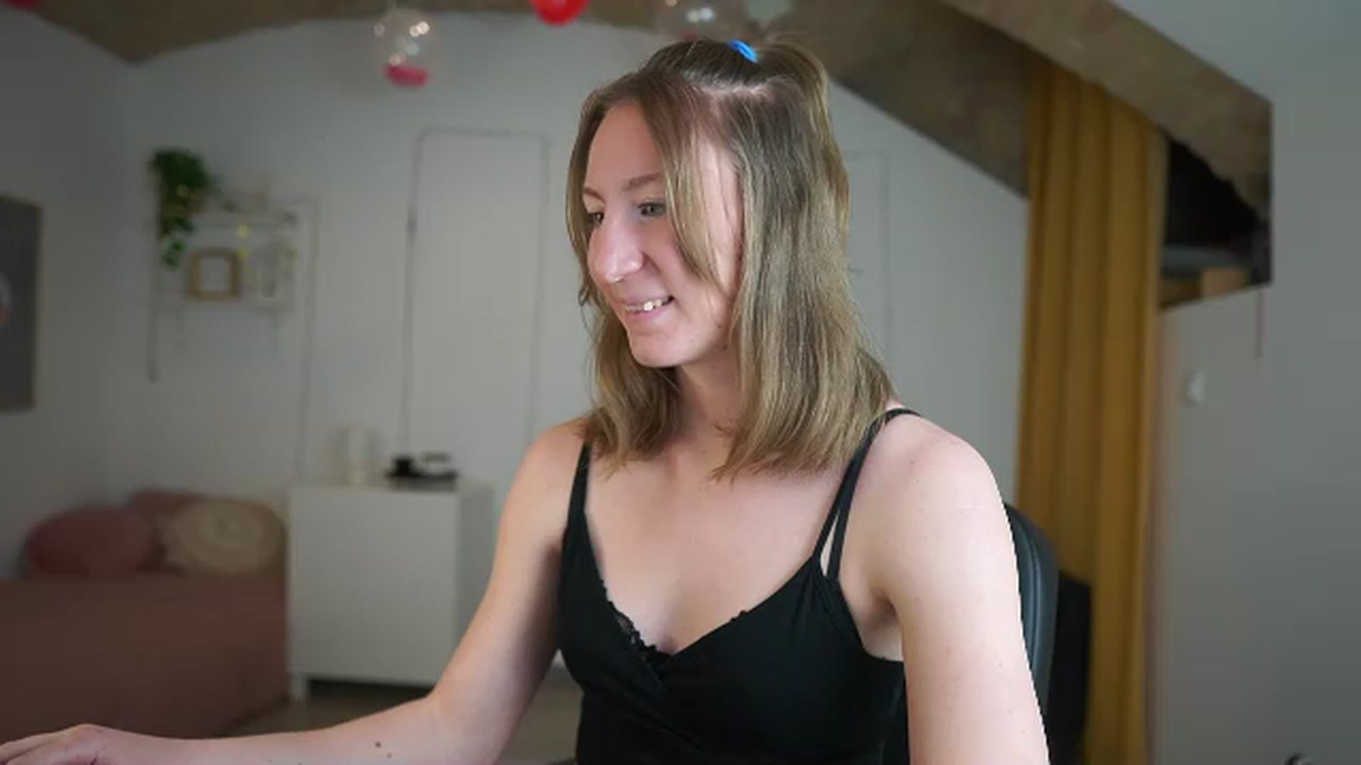 Gallery image thumbnail from Samantha_Snt's myfreecams stream on, 03/03/2024, 12:57 image 10 of 20